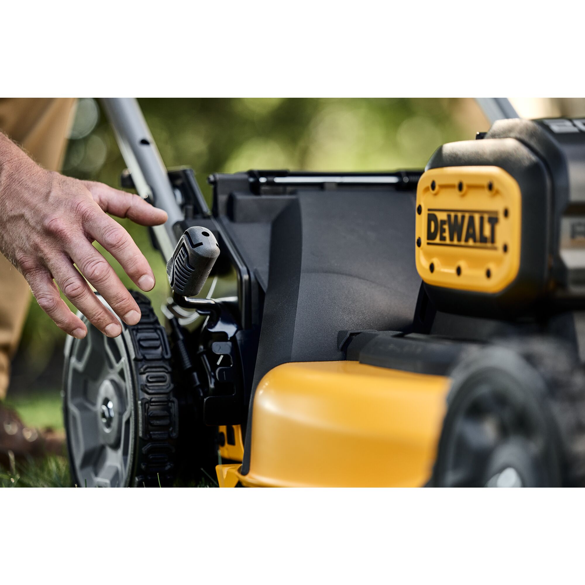 DEWALT 2X20V MAX XR Cordless RWD Self Propelled Mower Kit DEWALT