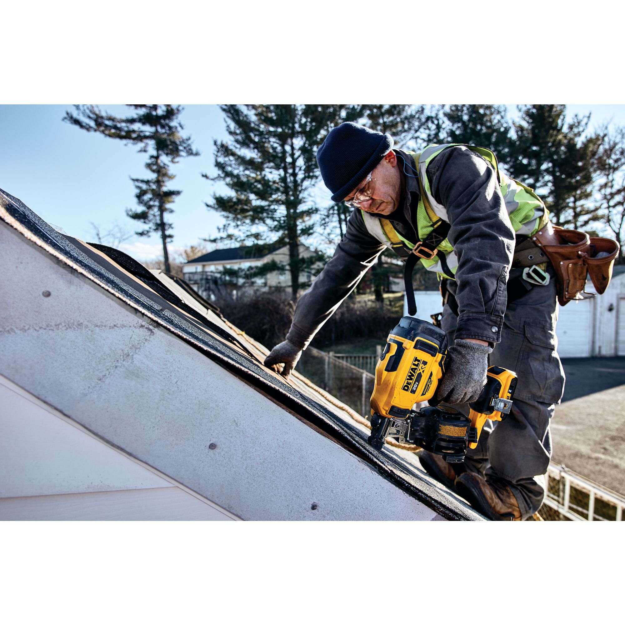 20V MAX 15 Cordless Coil Roofing Nailer DEWALT