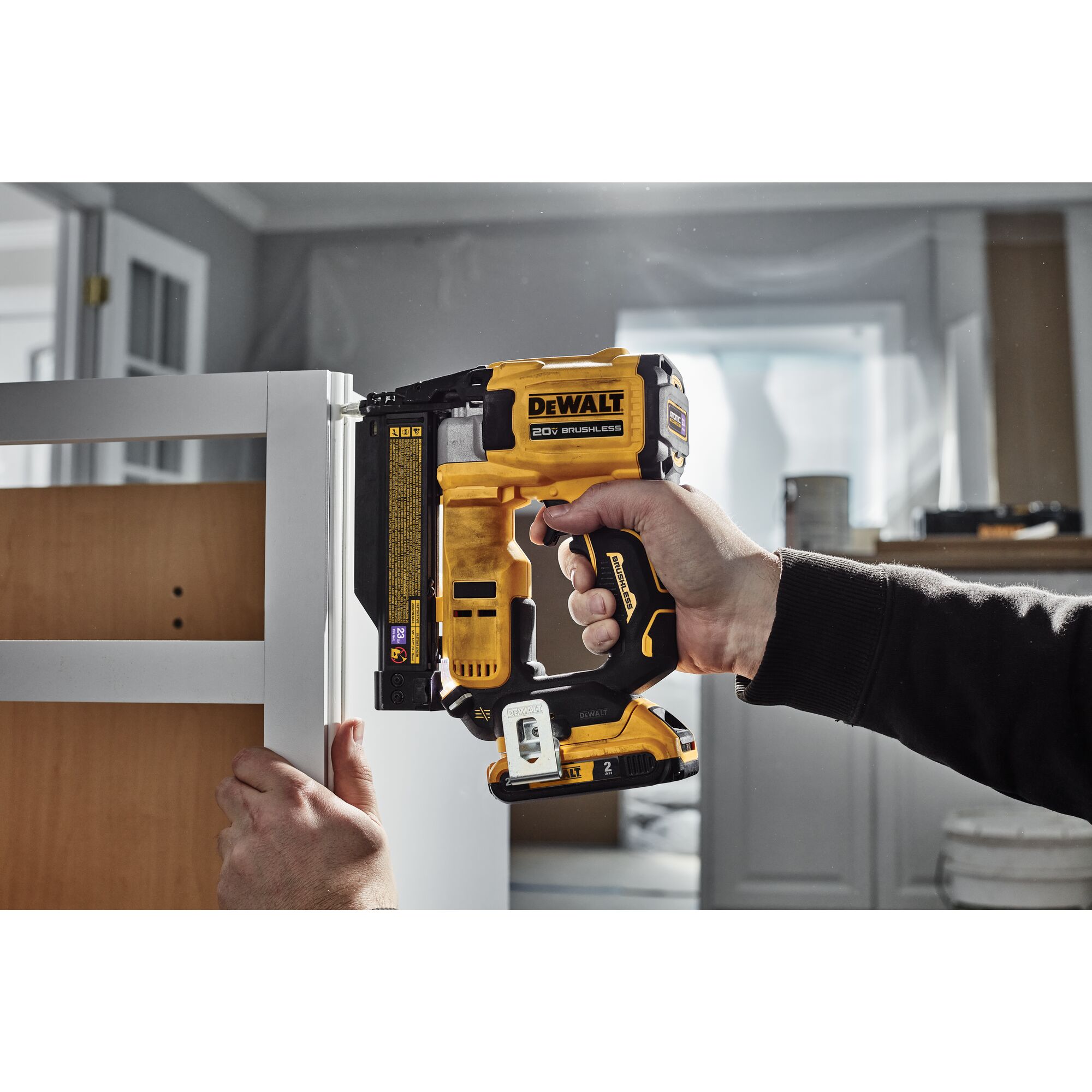 Nail gun dewalt discount battery