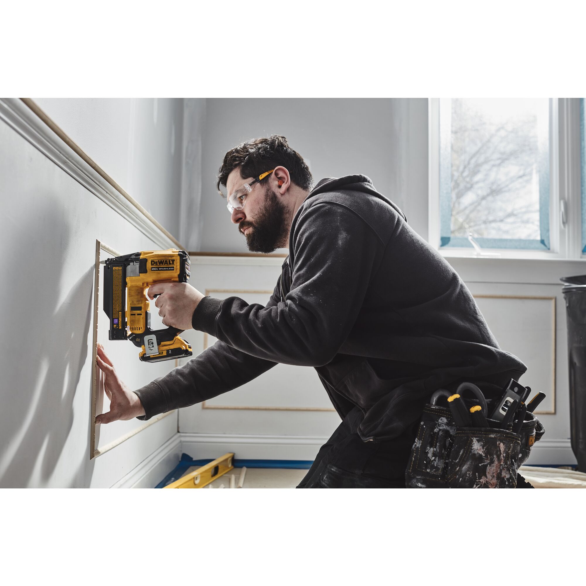 Dewalt battery deals pin nailer