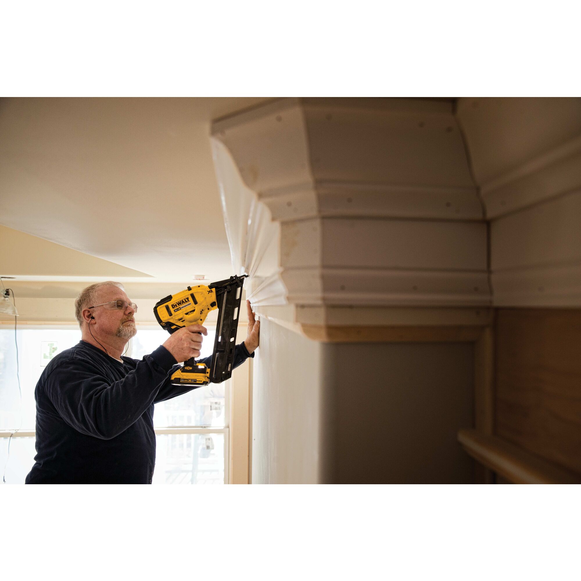 Dewalt cordless 2025 15 gauge nailer