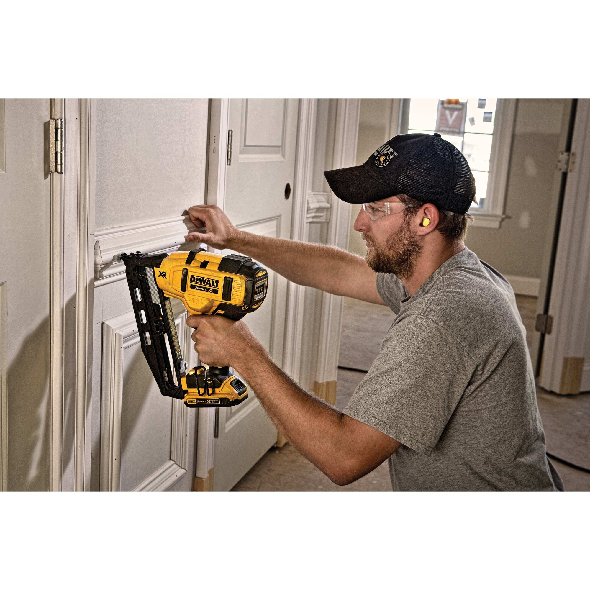 Dewalt 15 ga discount angled finish nailer