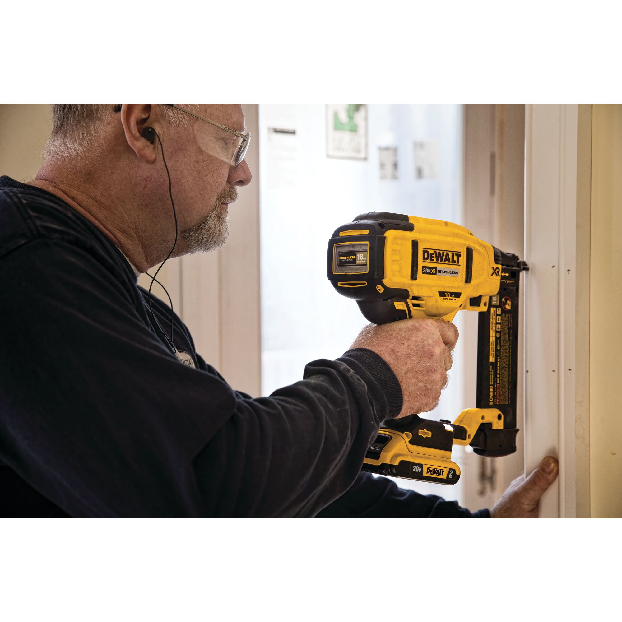 18g best sale dewalt nailer