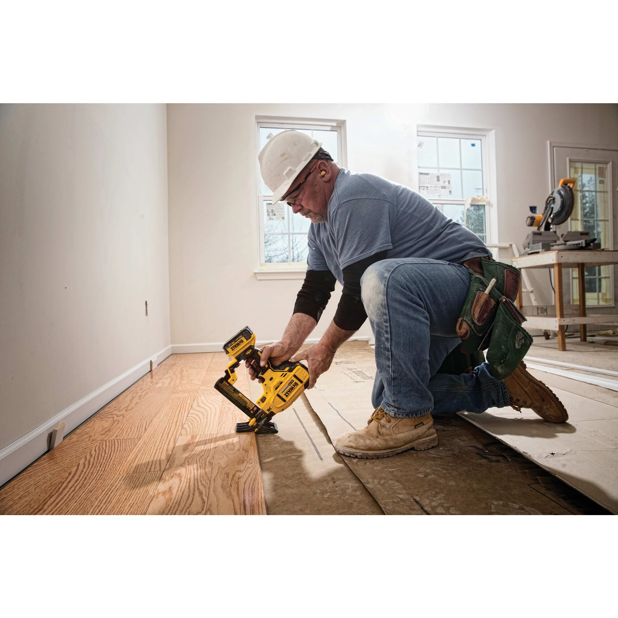 Dewalt pneumatic flooring discount stapler