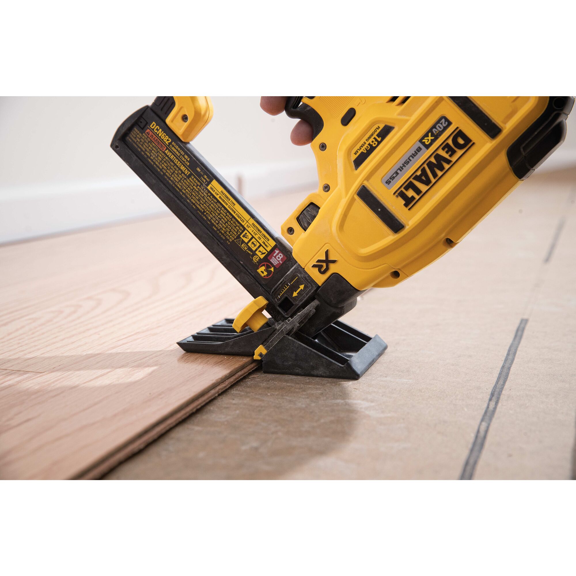 Dewalt cordless best sale flooring stapler