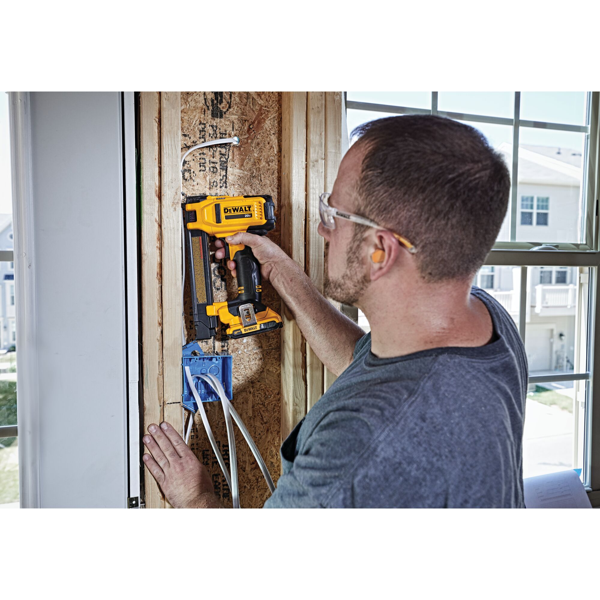 Dewalt 20v 2025 wire stapler