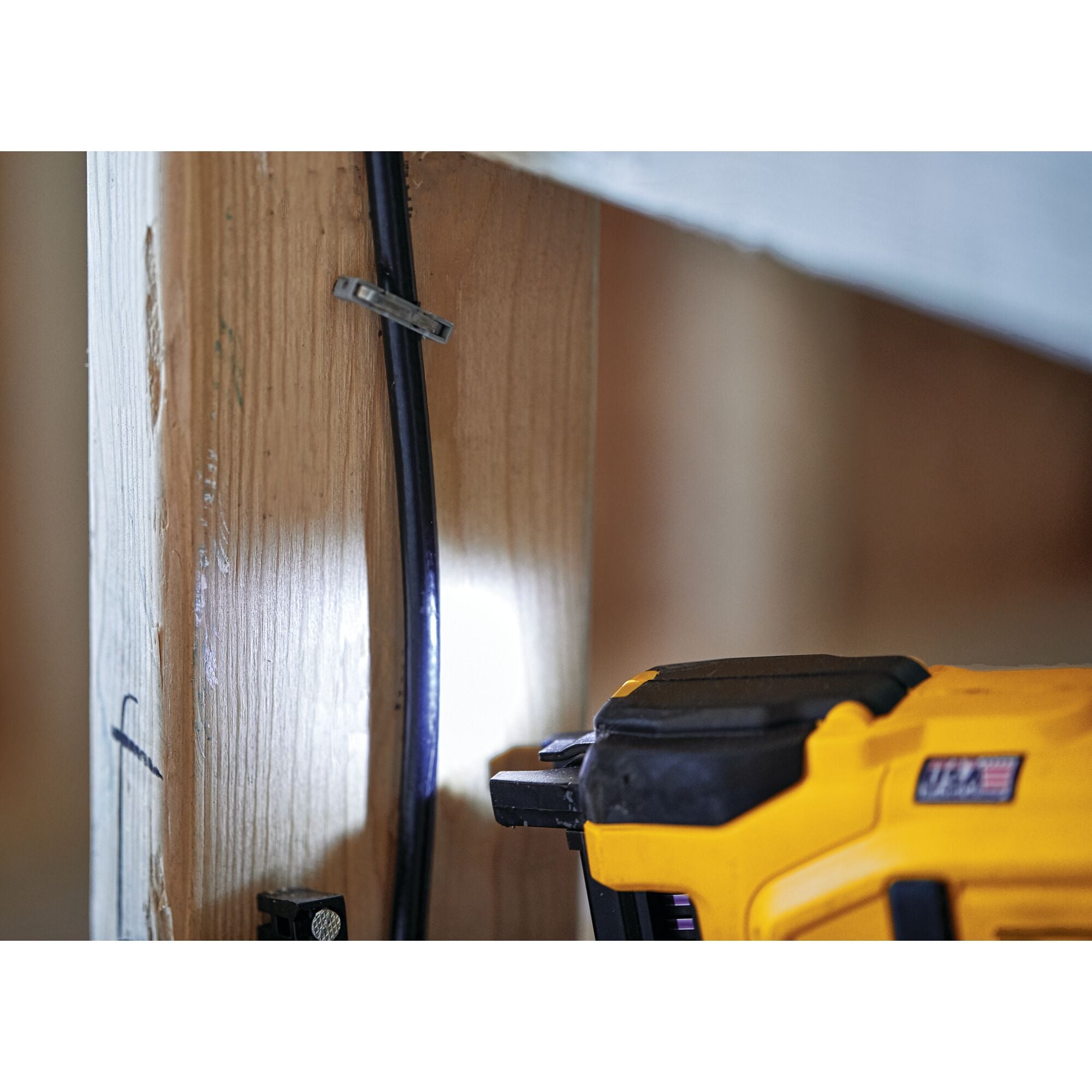 Dewalt electrical cable online stapler