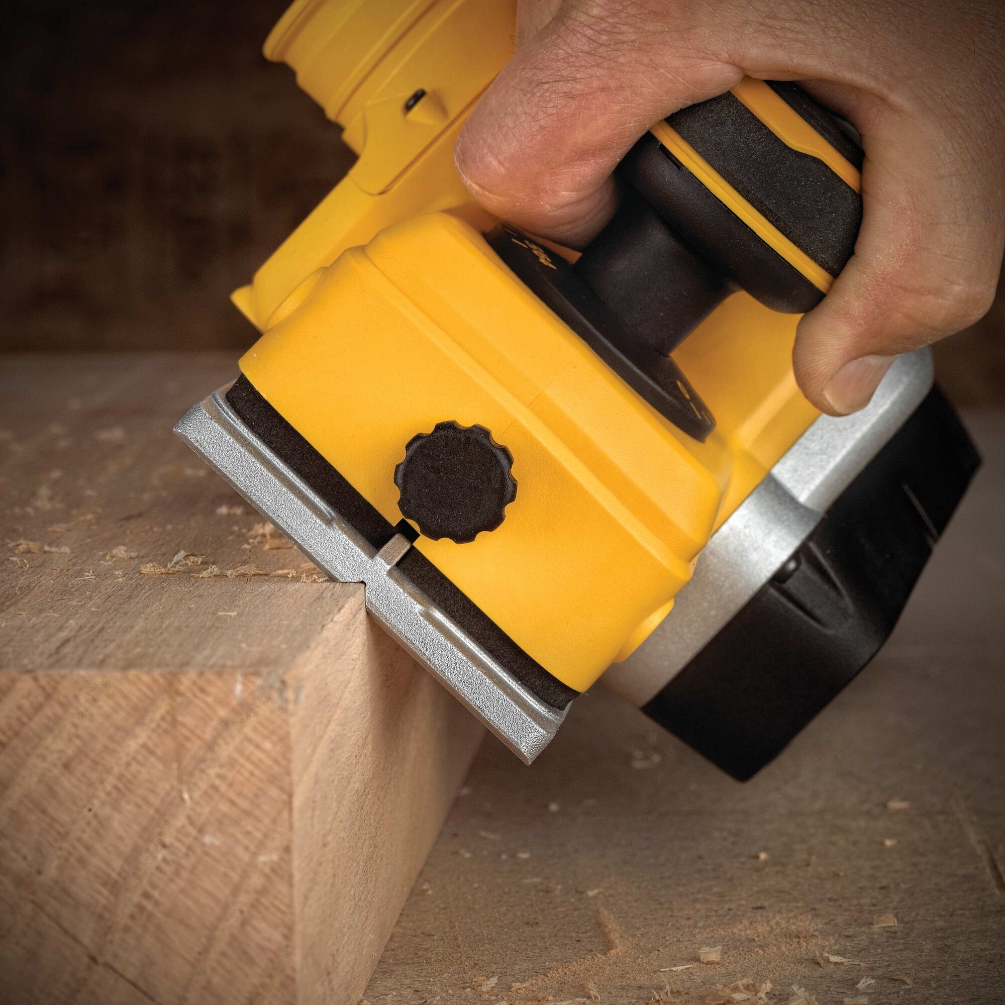 Battery powered deals hand planer