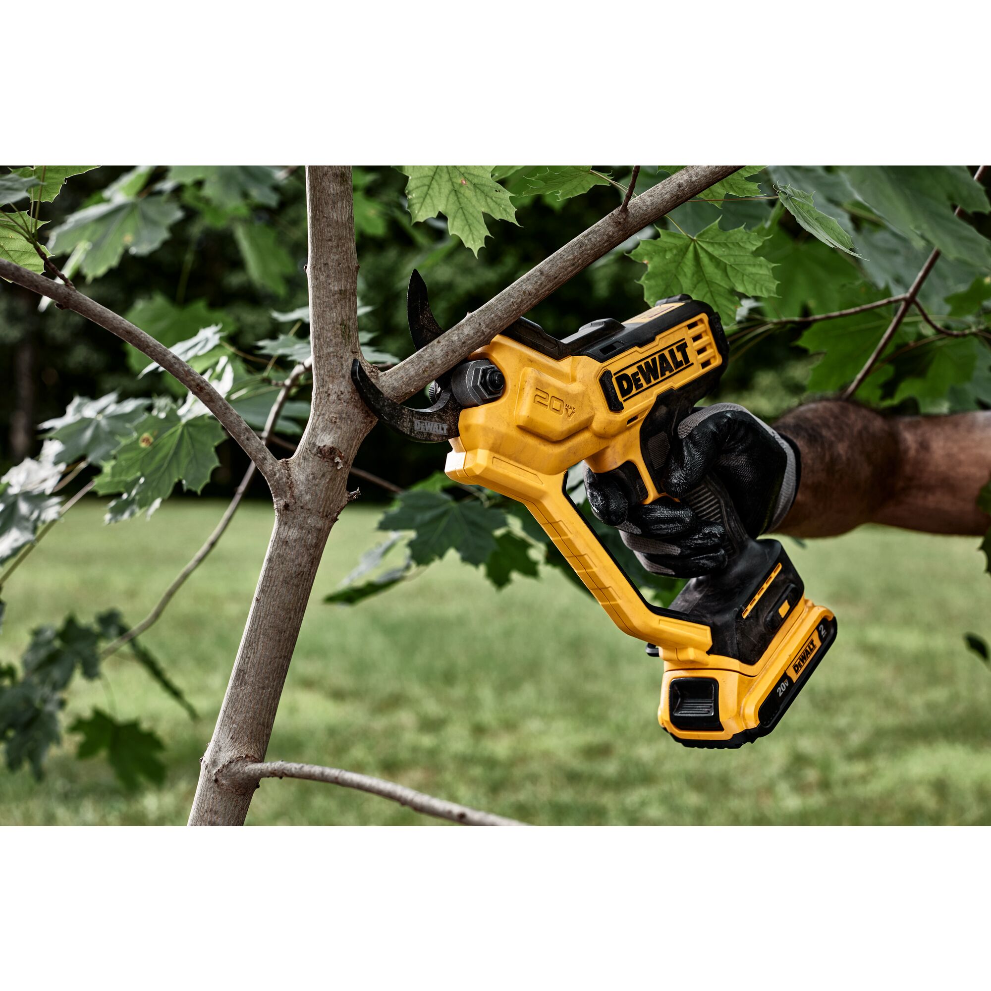 20V MAX 1 1 2 in Cordless Pruner DEWALT