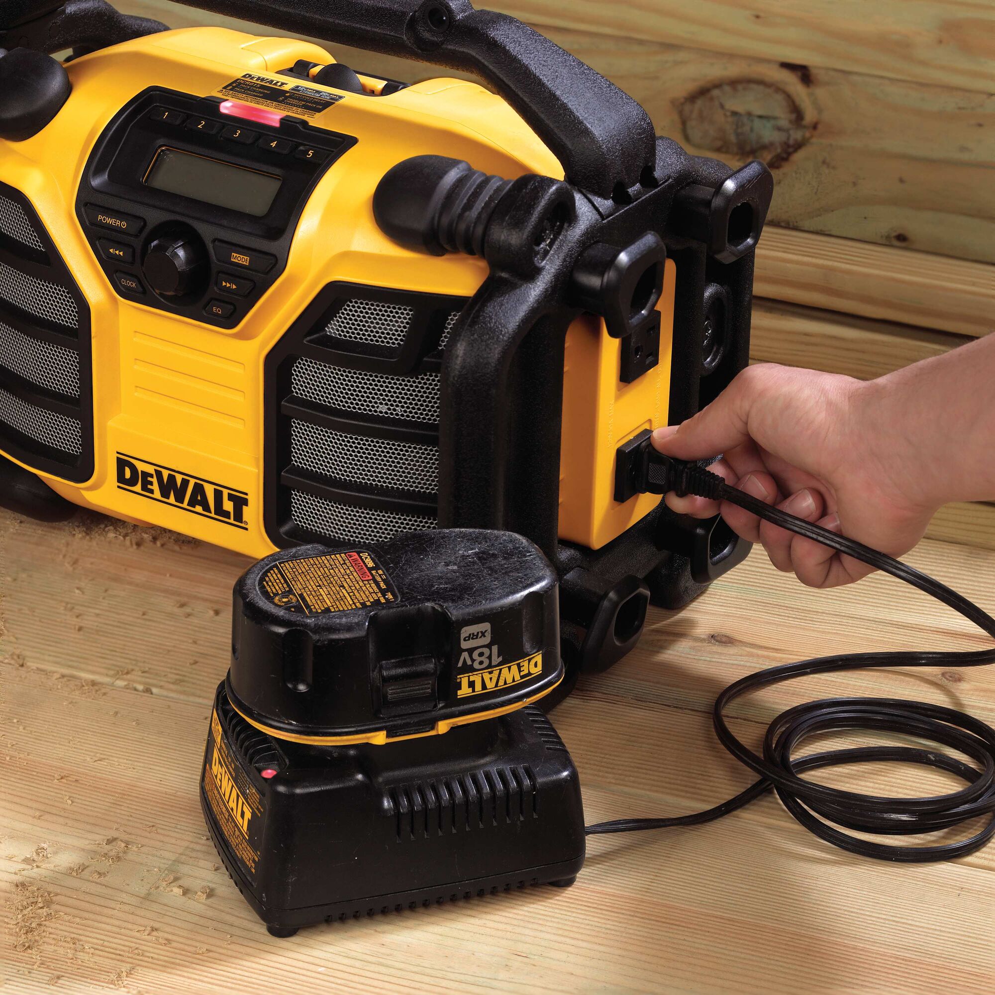 dewalt jobsite radio and charger