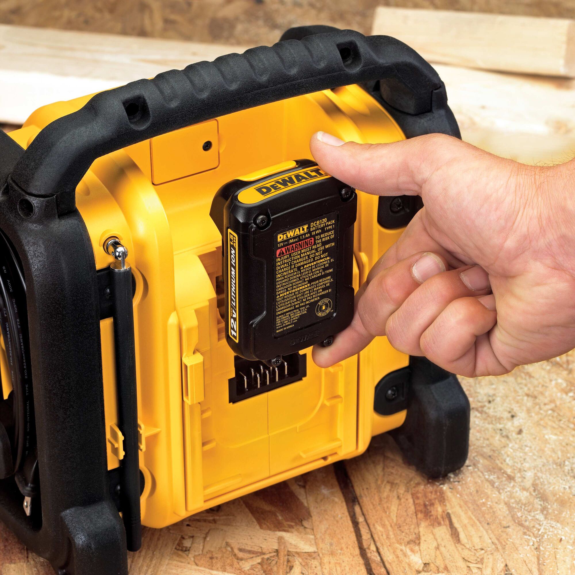 opruiming dewalt worksite radio and battery charger