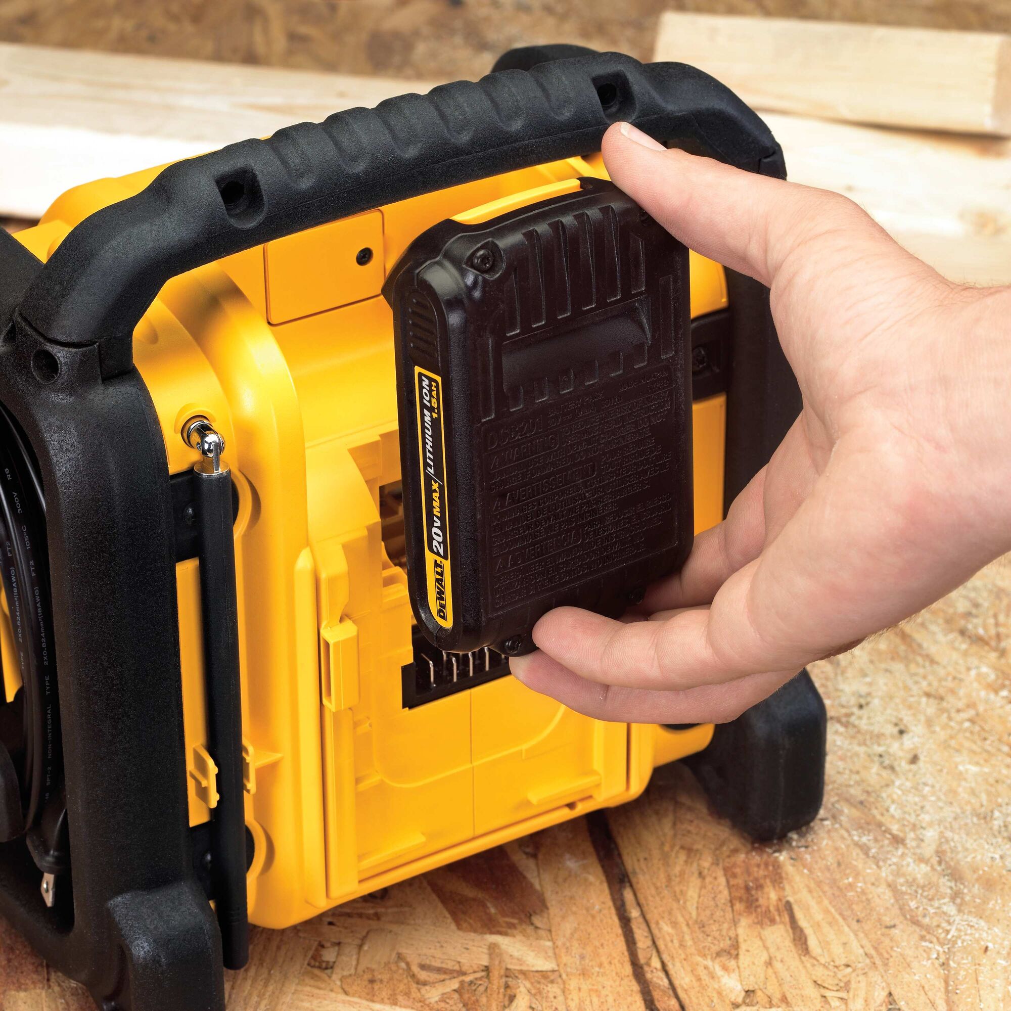 Dewalt best sale cordless radio