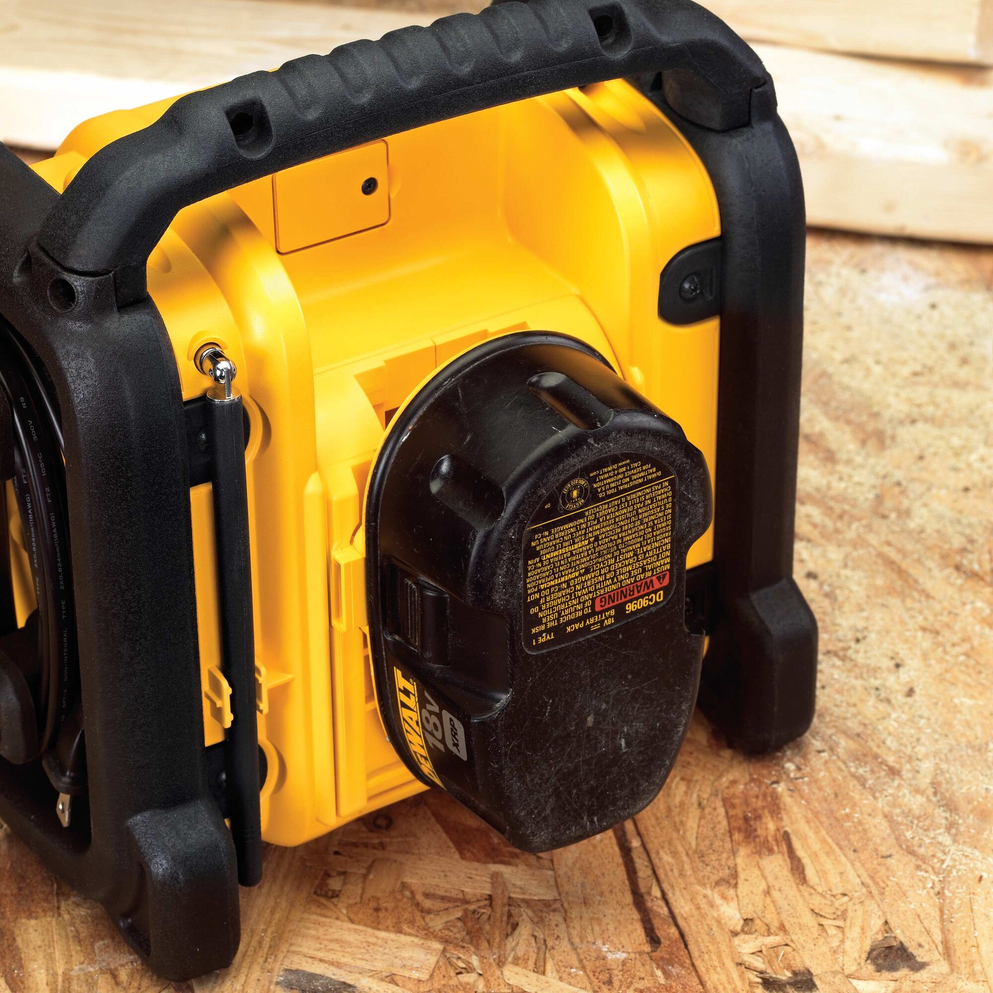 18V 20V MAX 12V MAX Compact Worksite Radio DEWALT