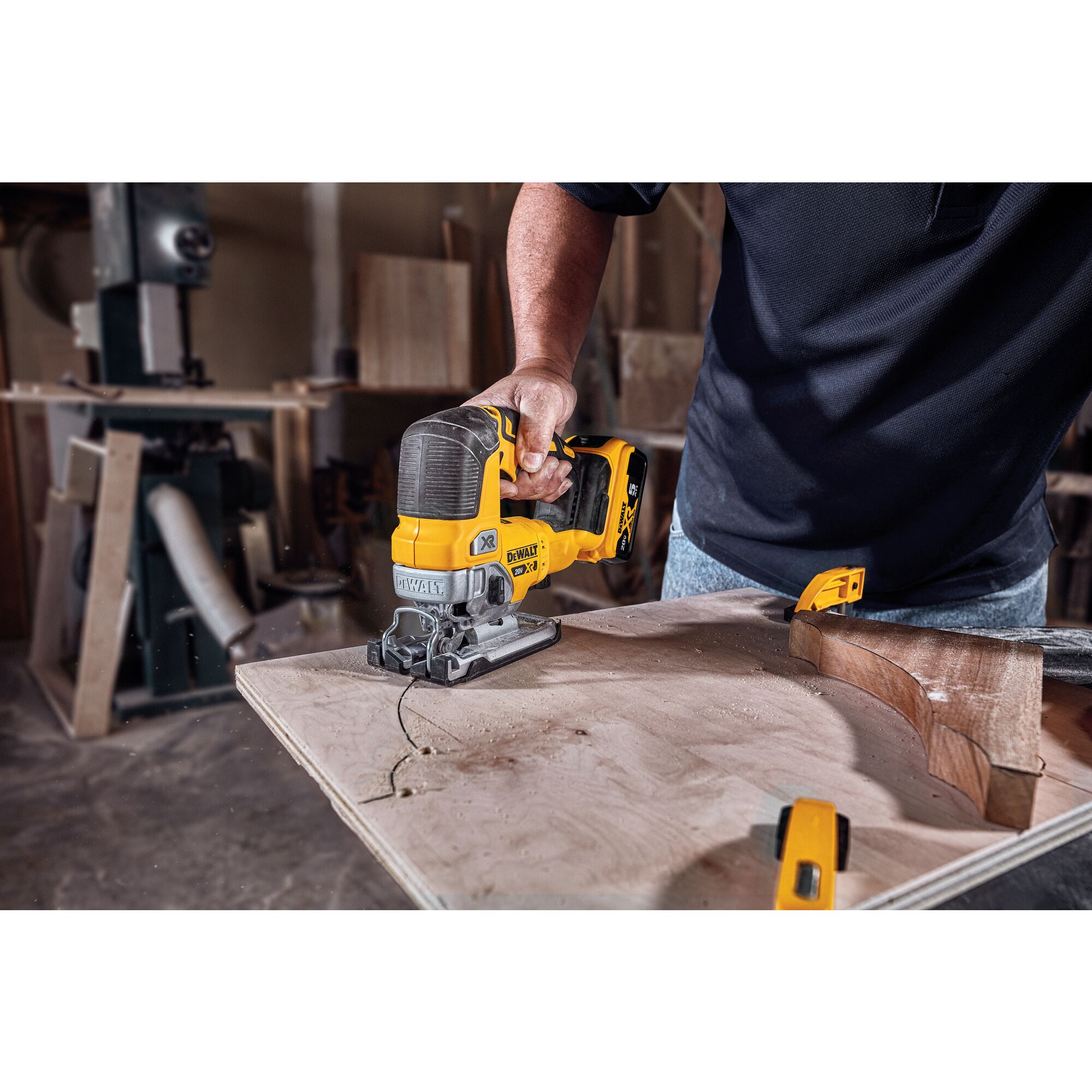 Dewalt jigsaw battery online powered