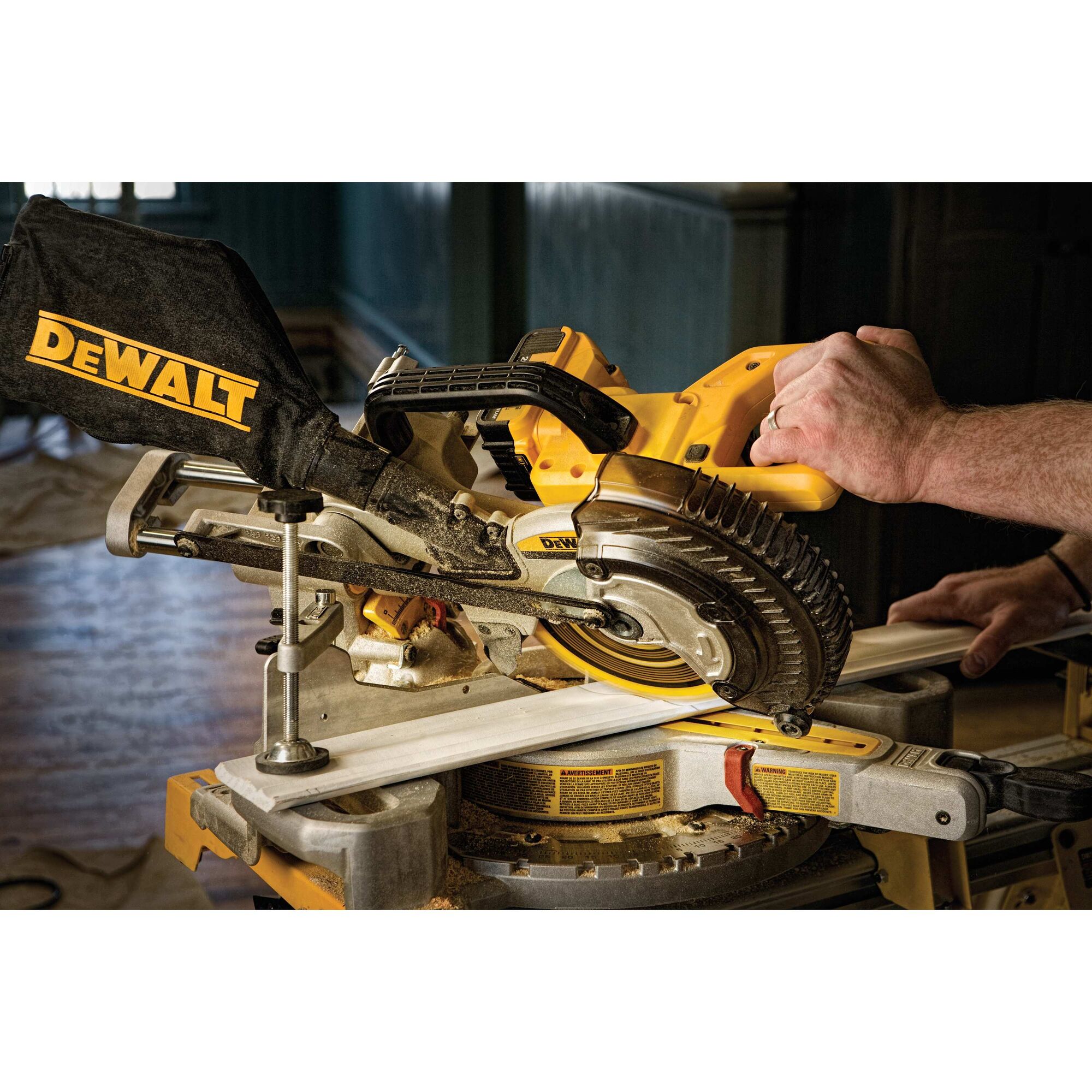 Battery dewalt deals chop saw