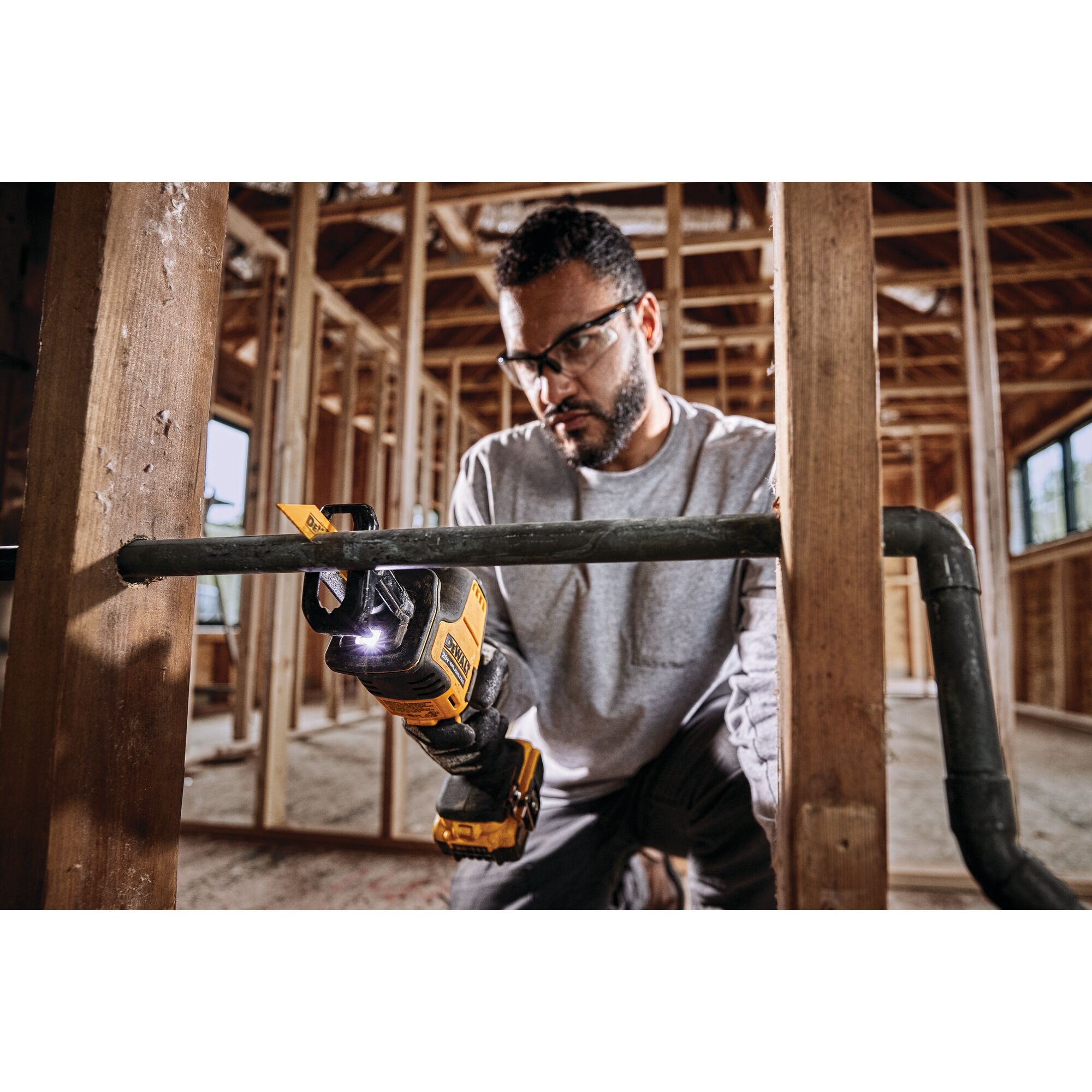 Dewalt atomic deals sawzall