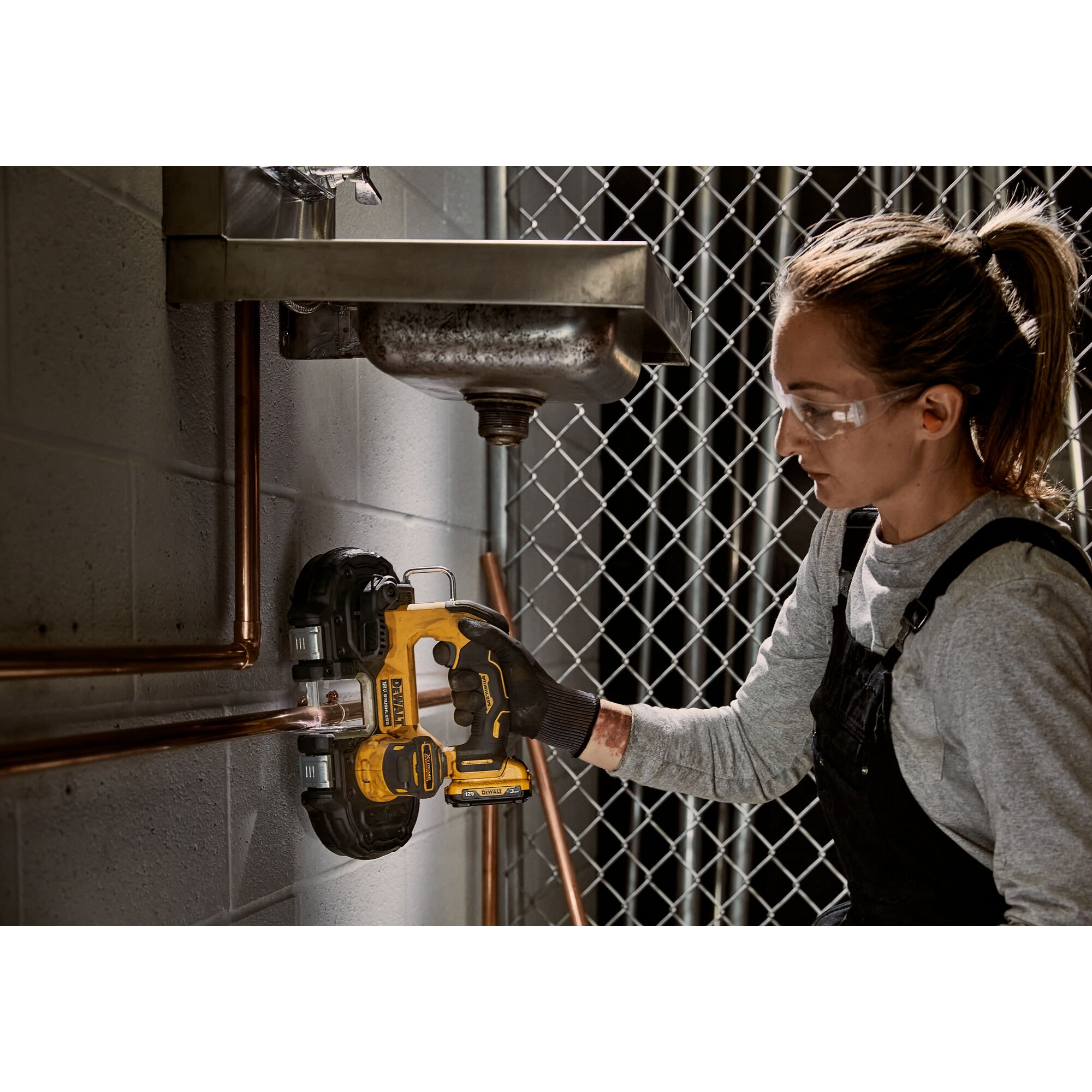 Dewalt battery 2025 operated bandsaw