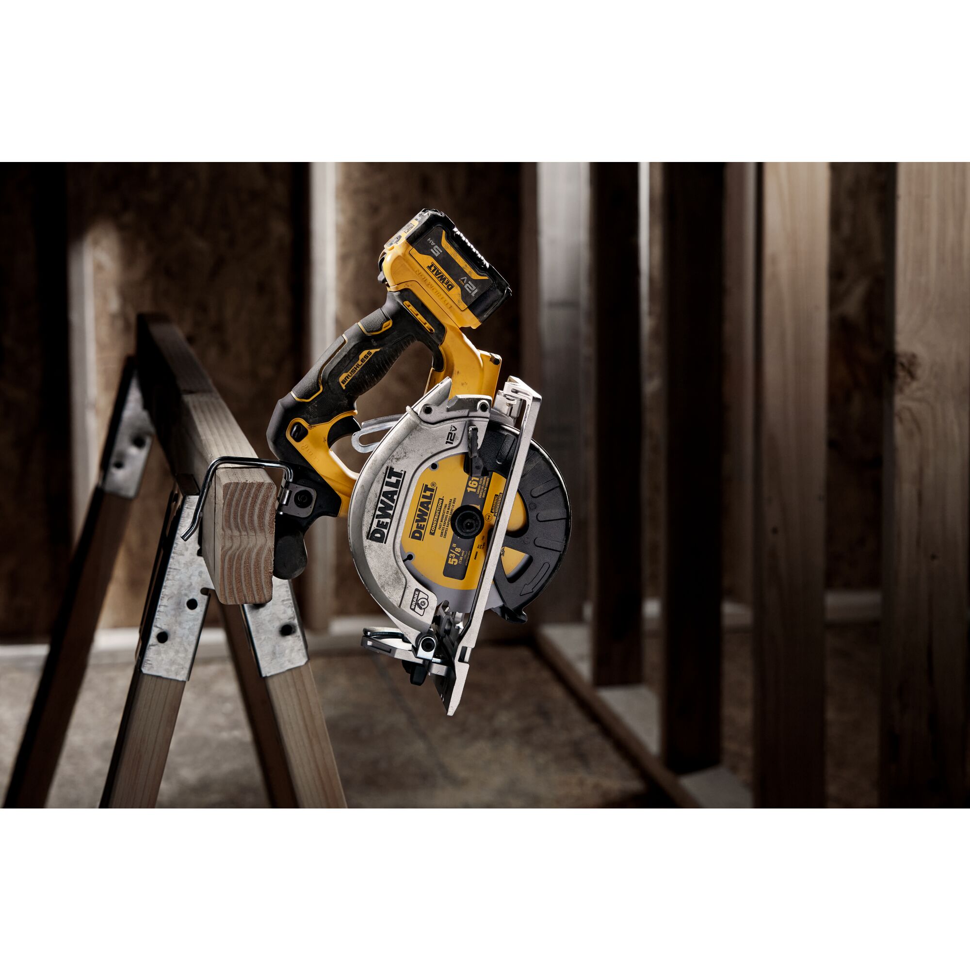 Dewalt 20v xr brushless circular online saw