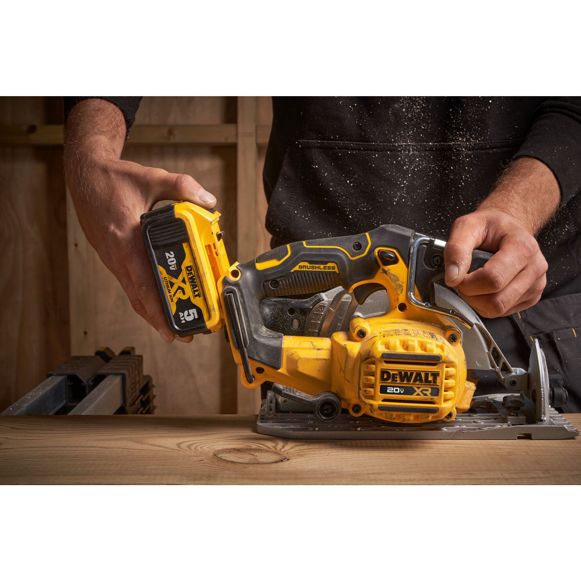 Dewalt cordless discount circular saw brushless