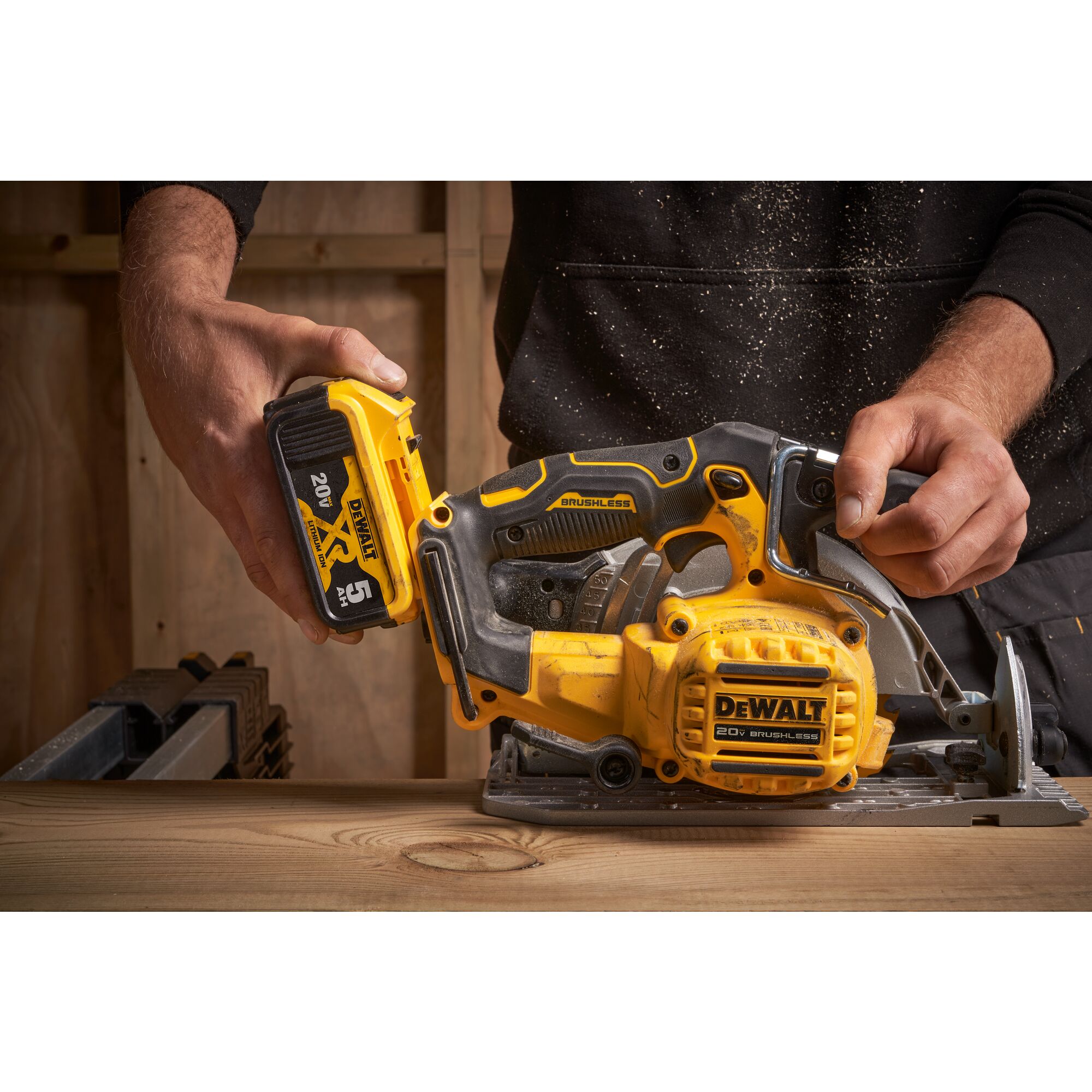 Battery for deals dewalt circular saw