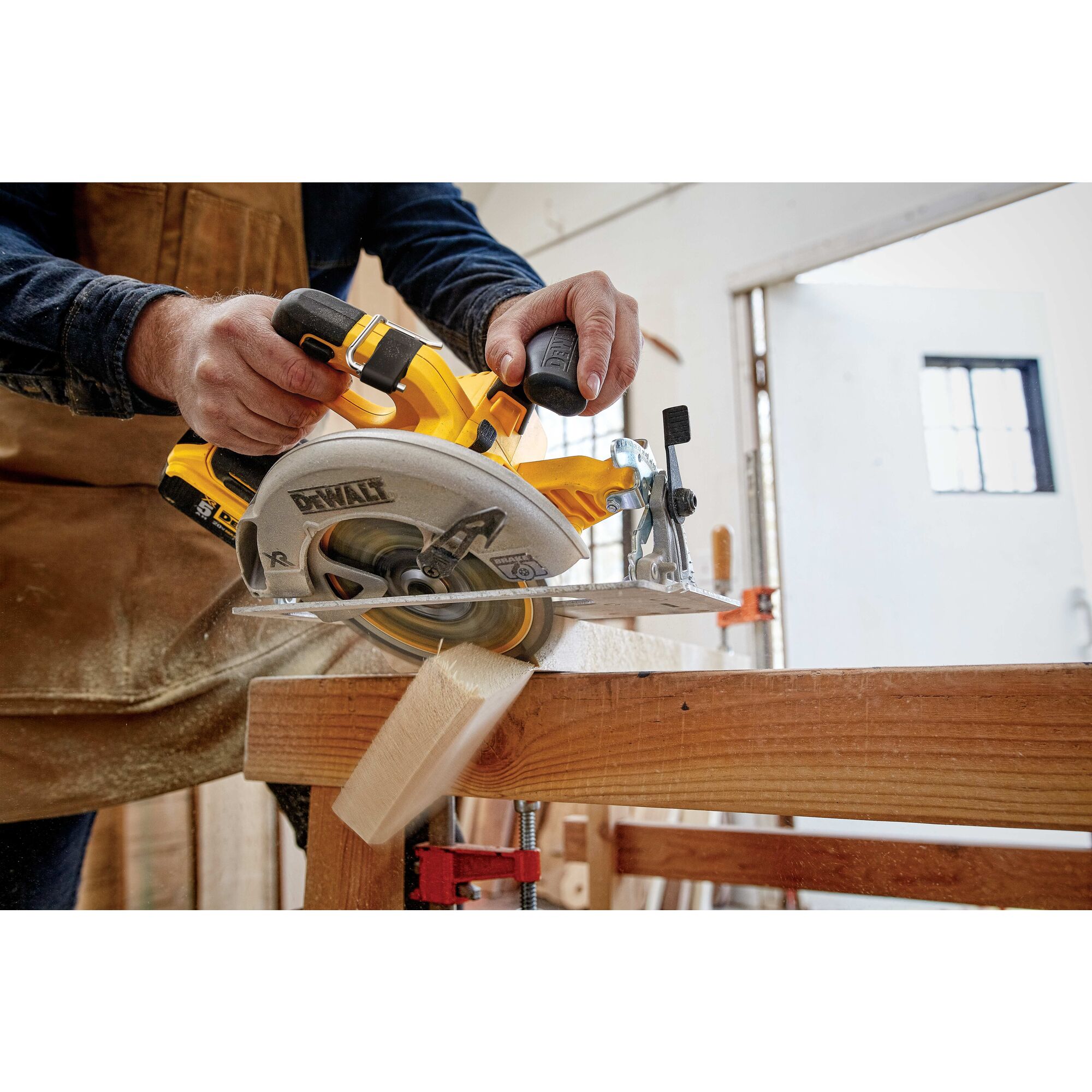 20V MAX XR Brushless Cordless 7 1 4 in. Circular Saw Kit DEWALT