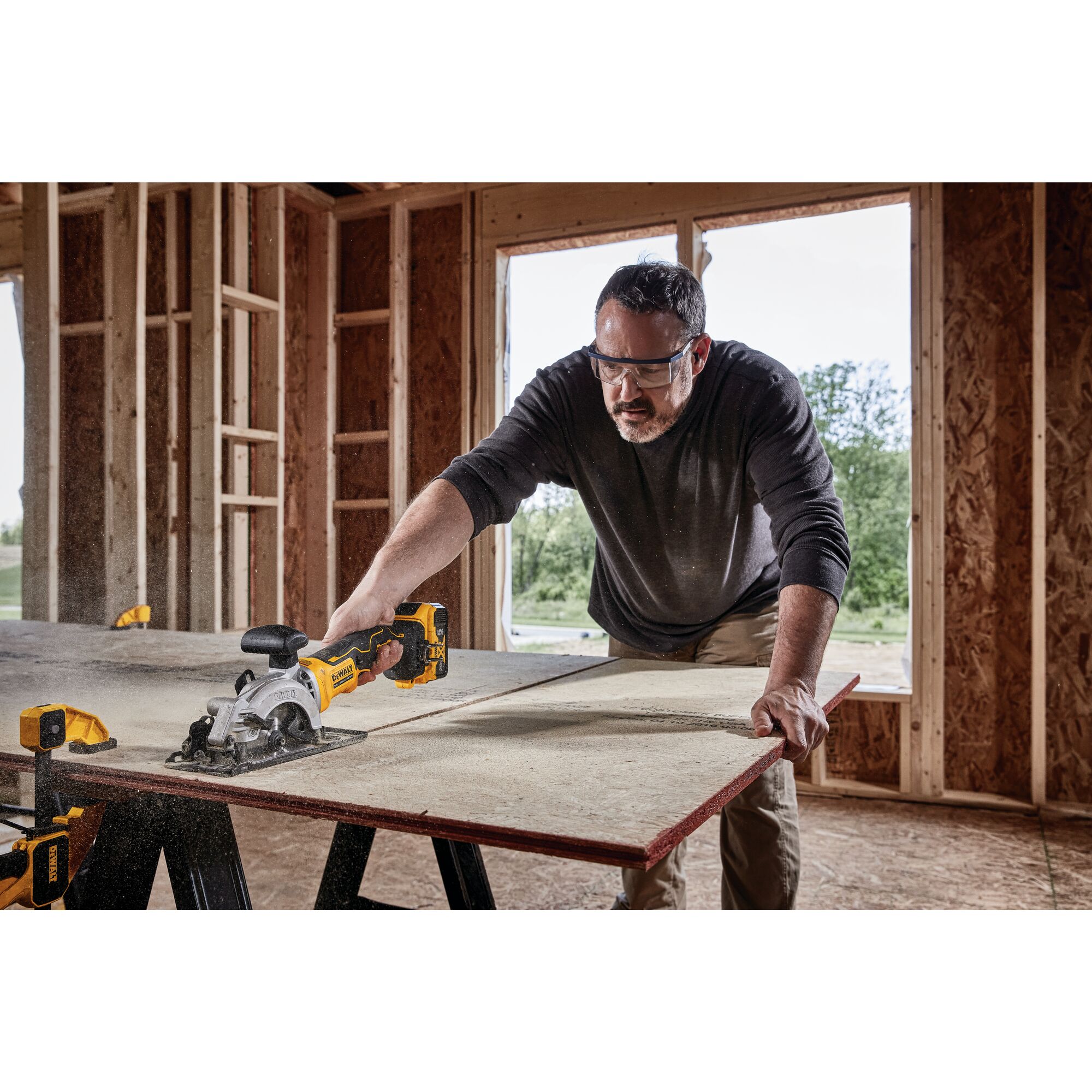 Dewalt circular best sale saw mini