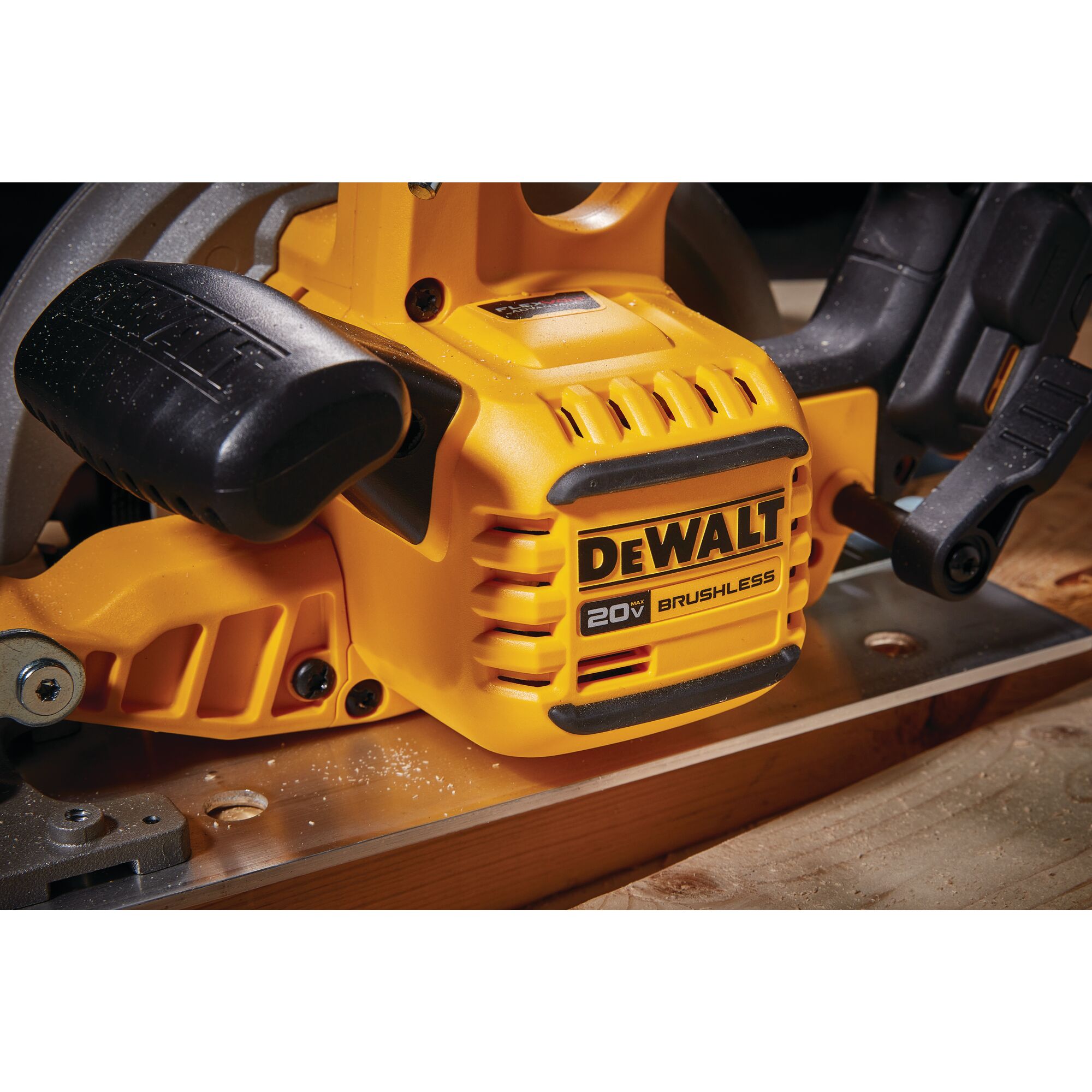 20V MAX 7 1 4 in. Brushless Cordless Circular Saw with FLEXVOLT