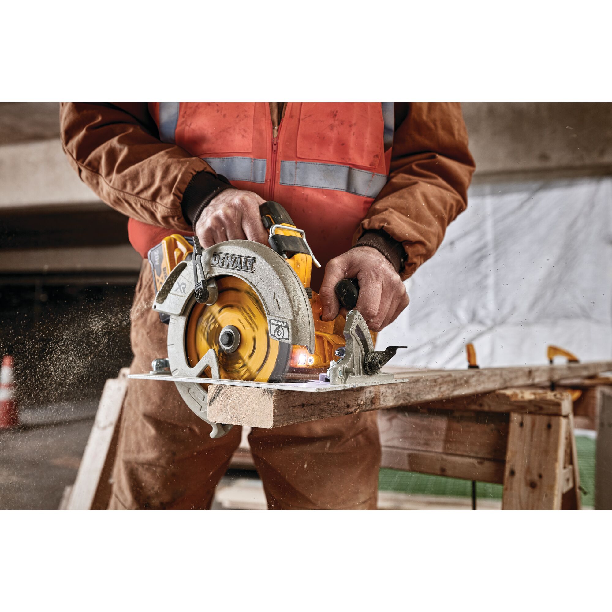 Dewalt battery best sale skil saw