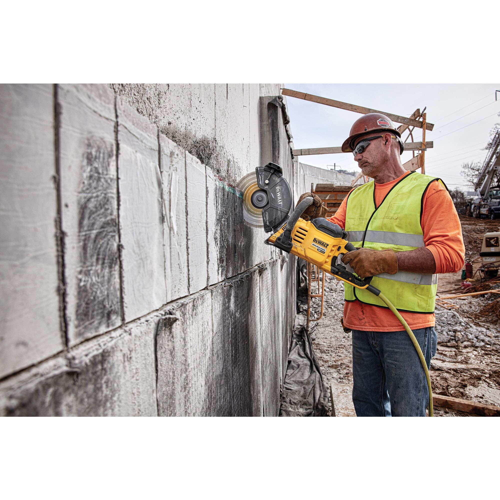 Dewalt battery demo discount saw