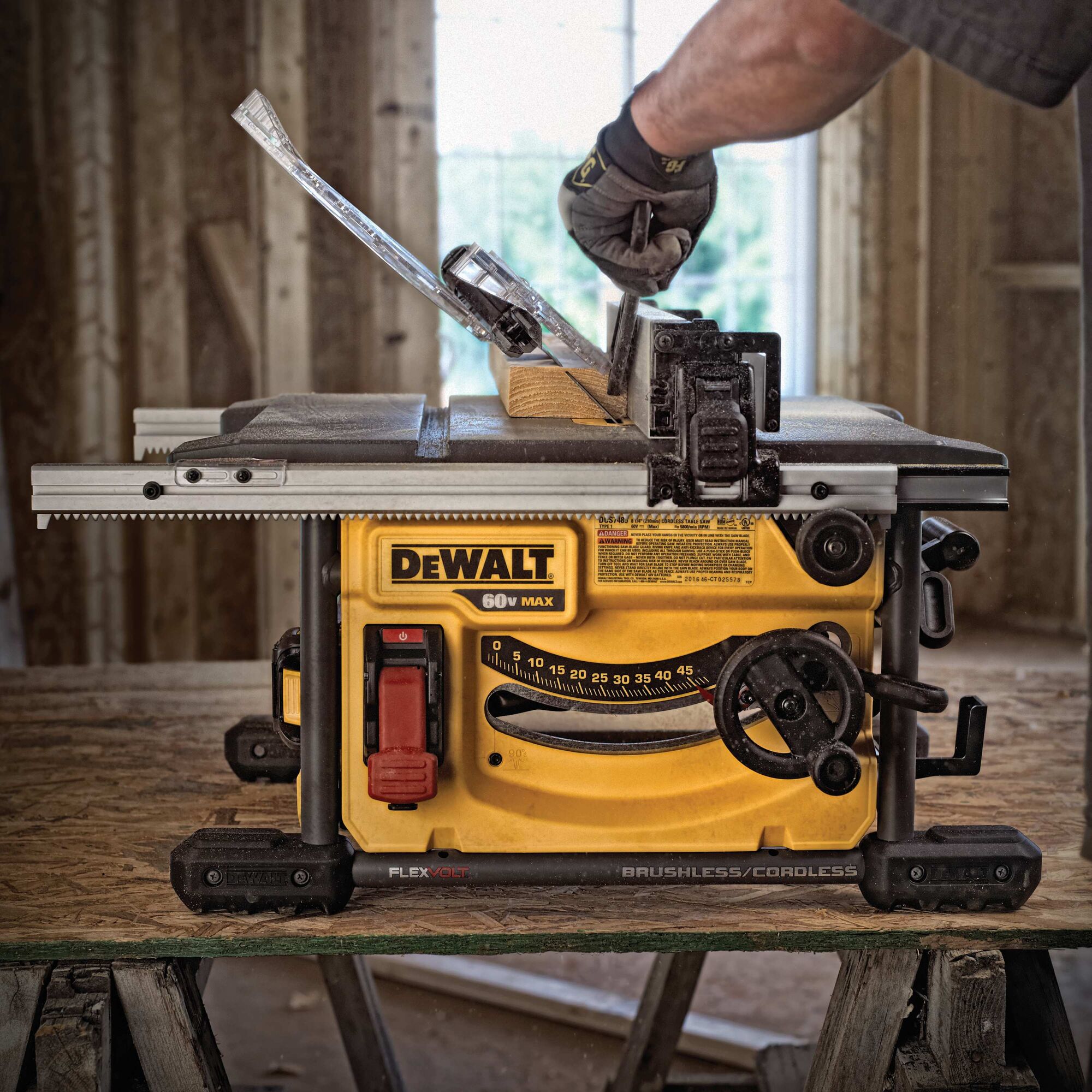 Dewalt portable best sale table saw battery