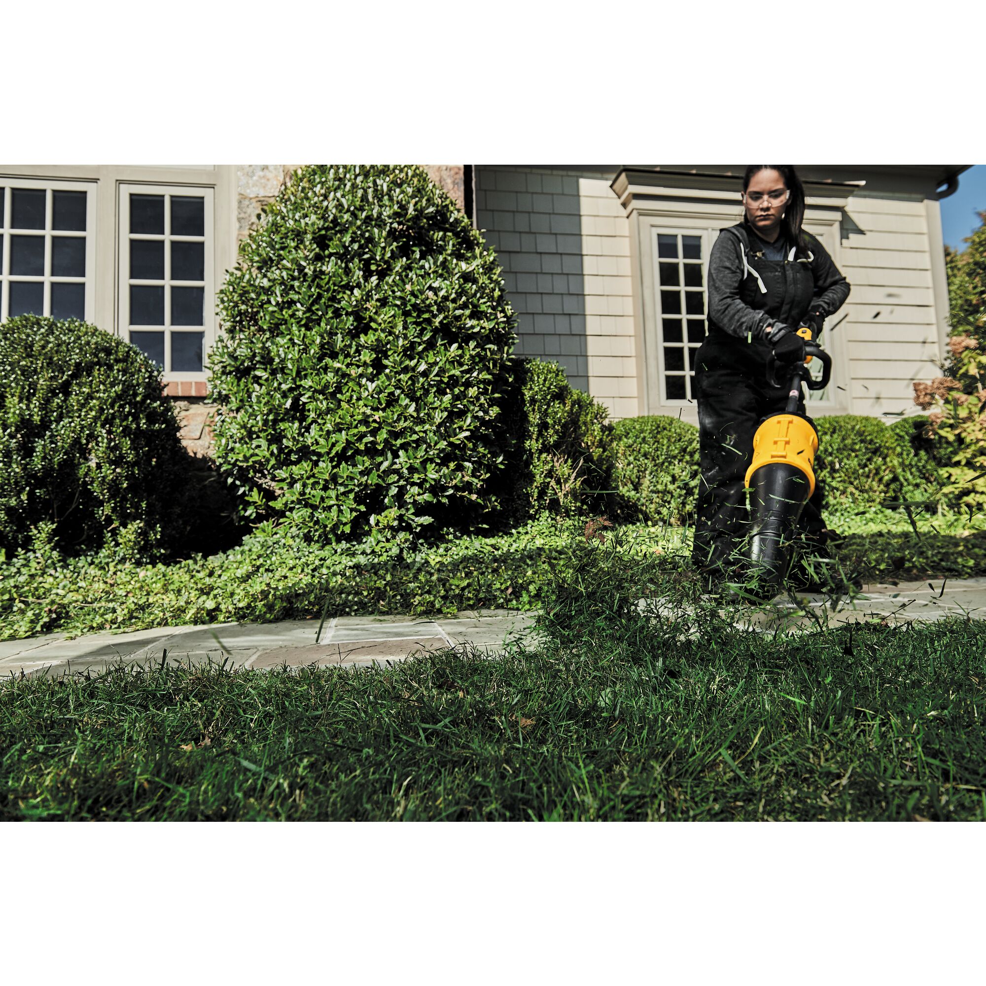 60V MAX 17 in. Brushless Attachment Capable String Trimmer Kit