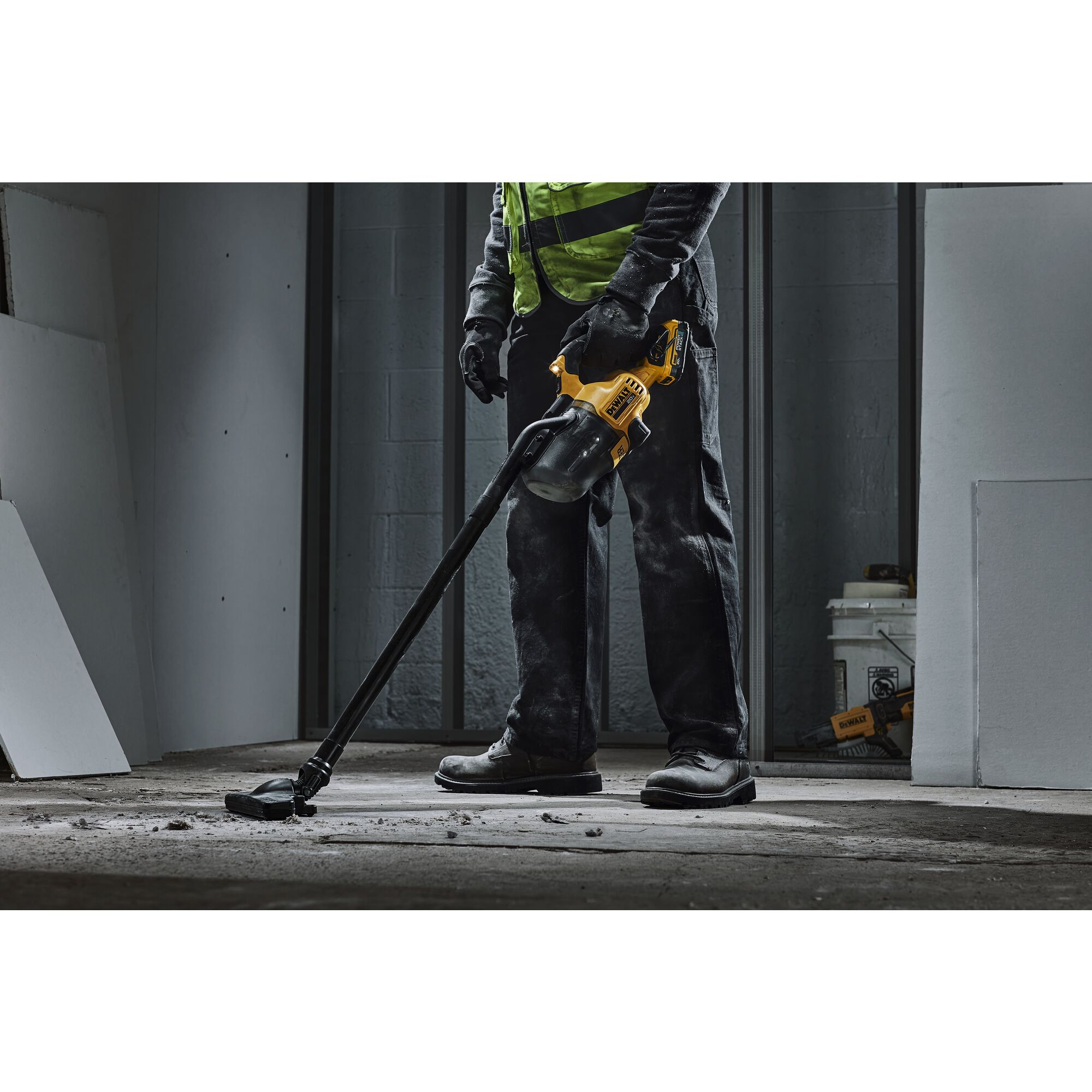 Dewalt best sale backpack vacuum