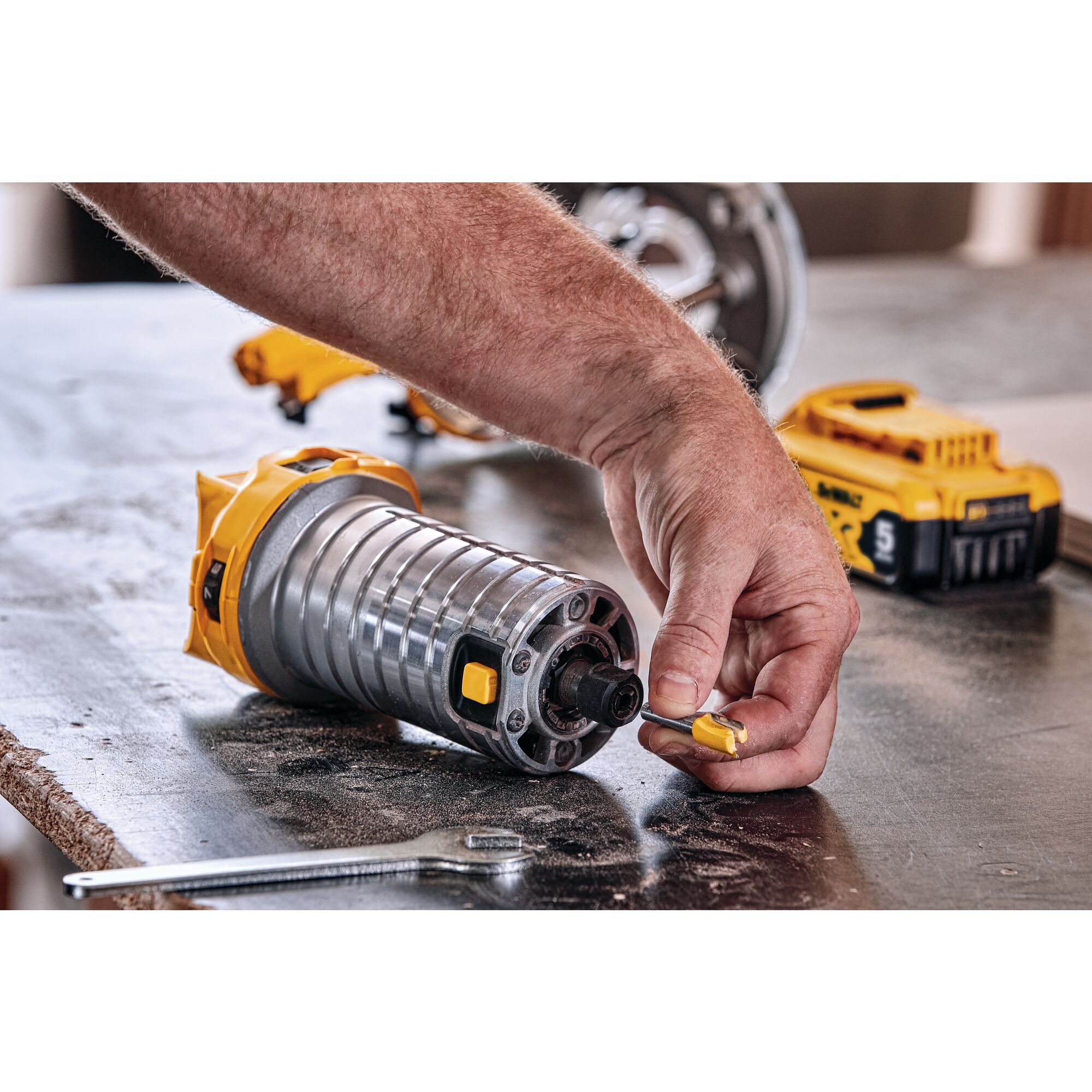 Dewalt cordless router discount ffx