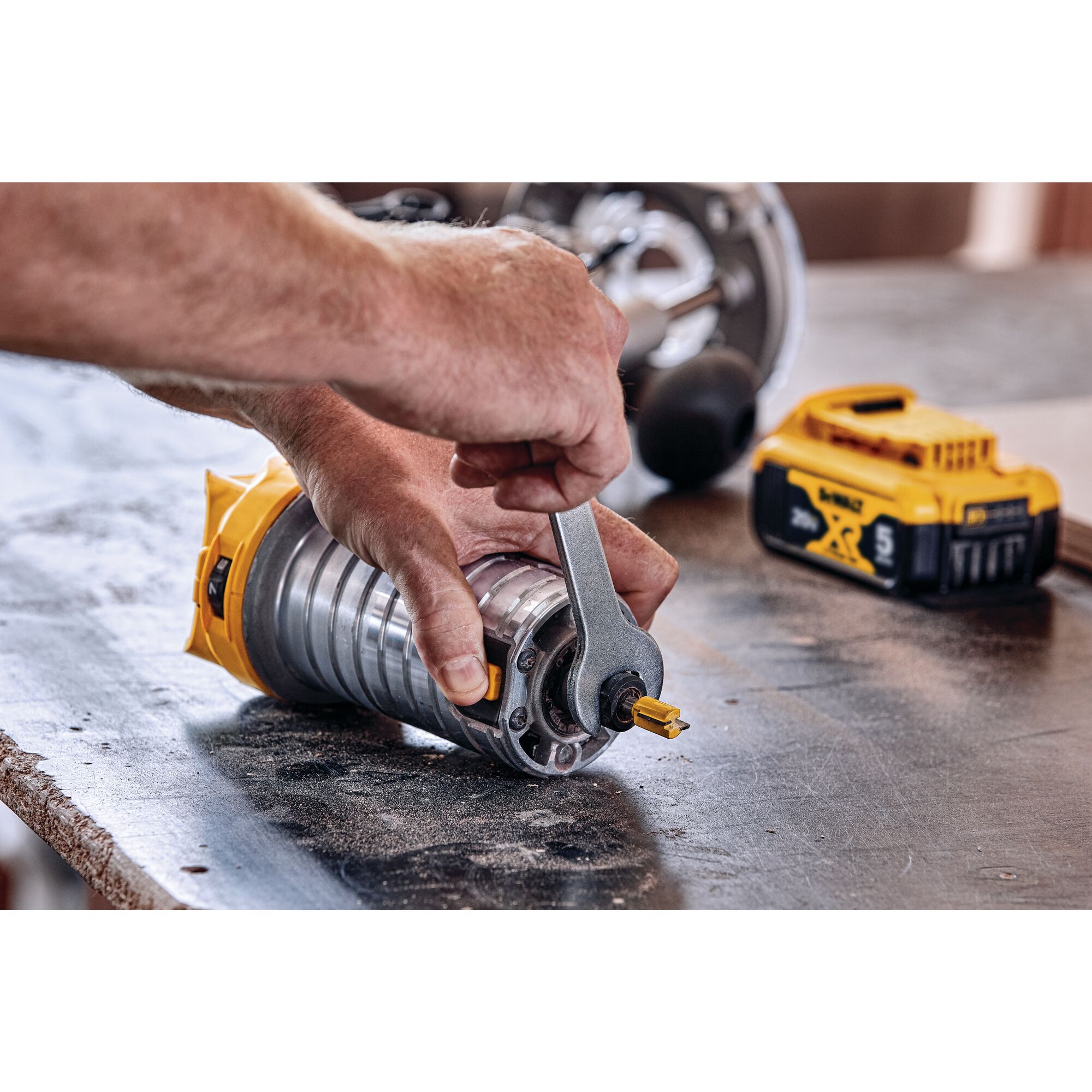 Dewalt cordless mini discount router