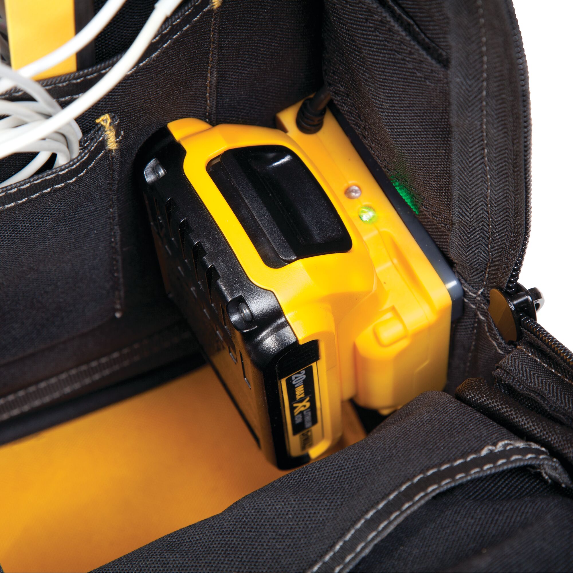 33 Pocket USB Charging Tool Backpack DEWALT