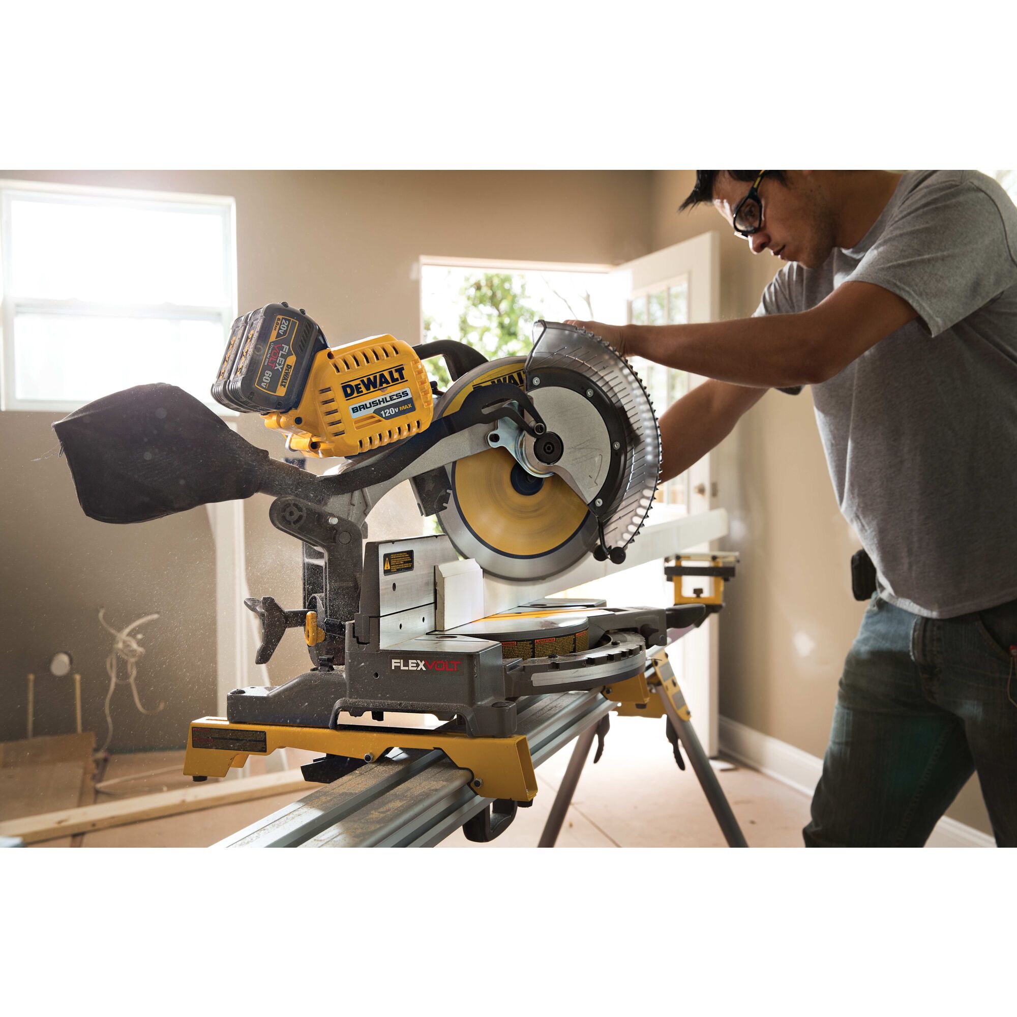 Dewalt flexvolt discount 12 miter saw