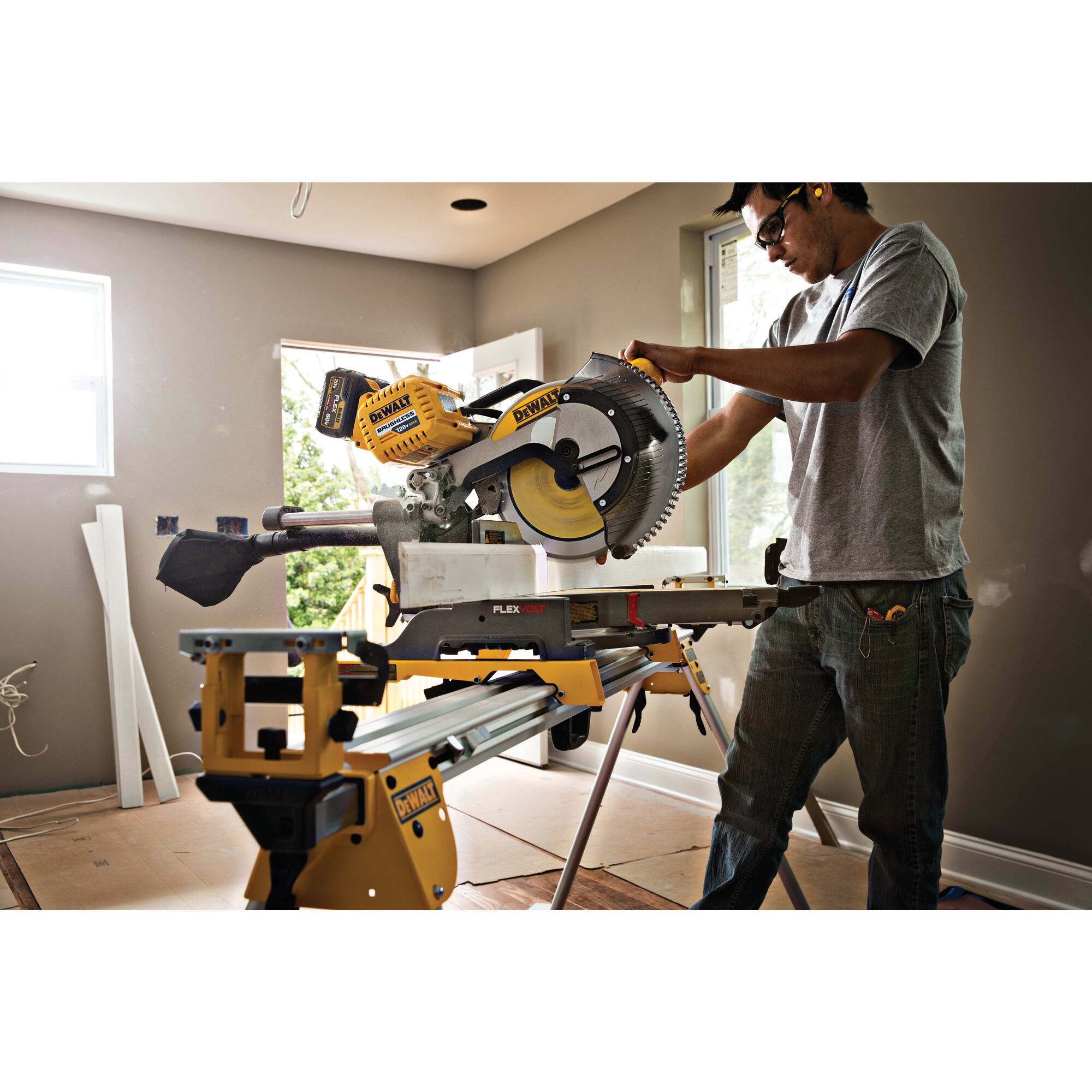 Miter saw battery online dewalt