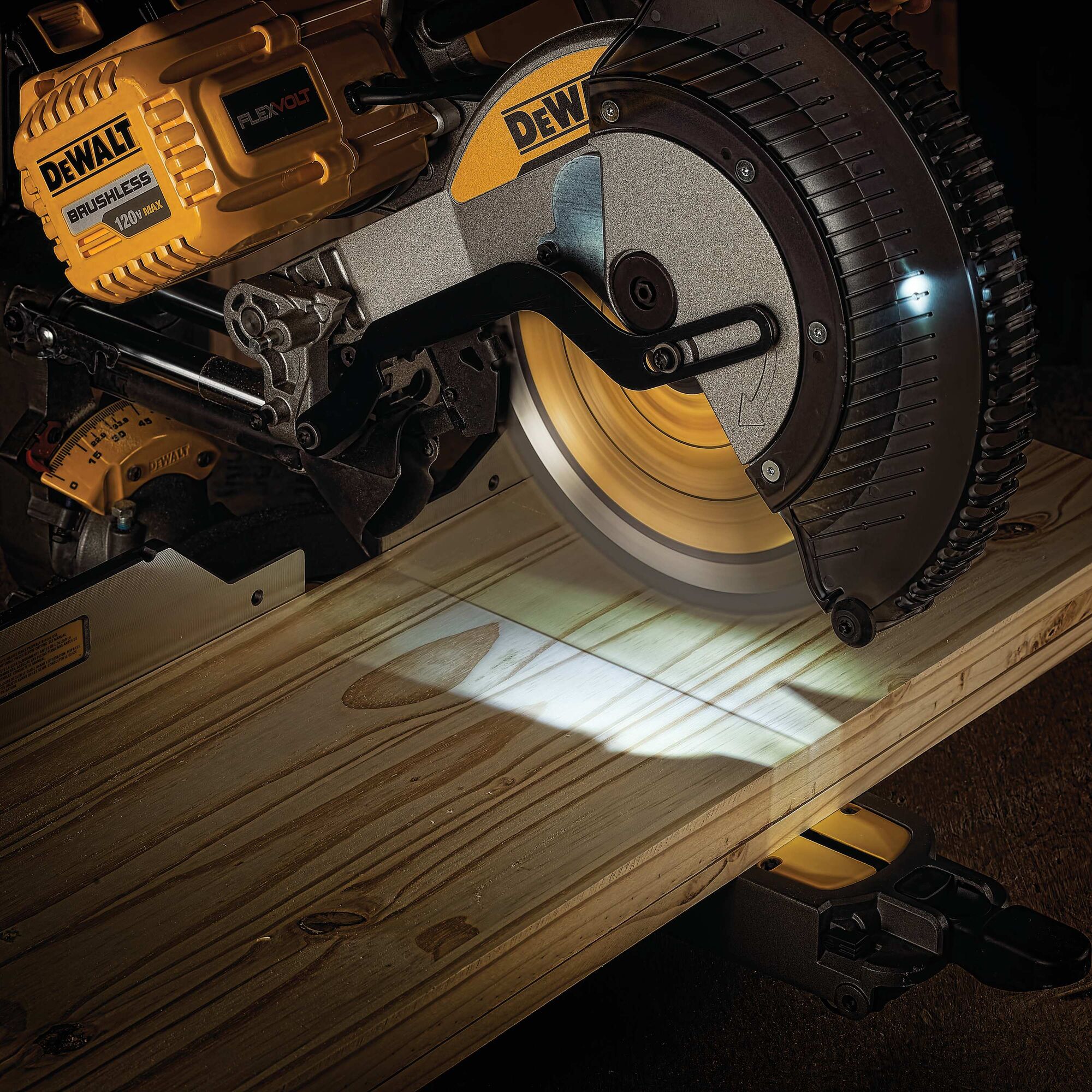 Dewalt flexvolt discount brushless miter saw