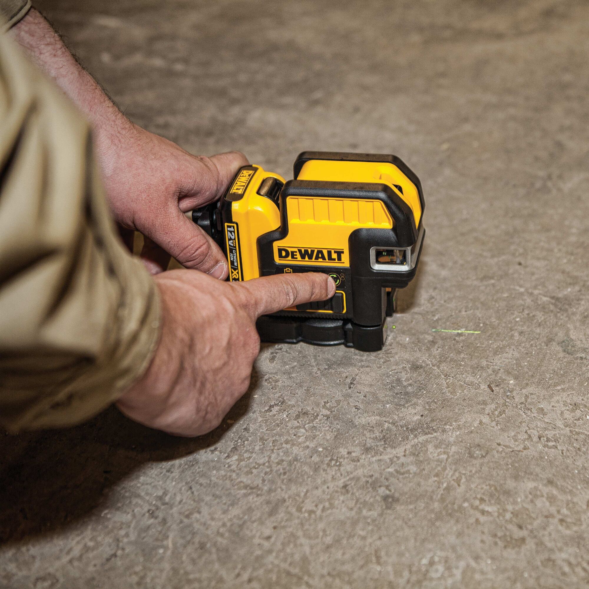 Dewalt 12v outlet cross line laser