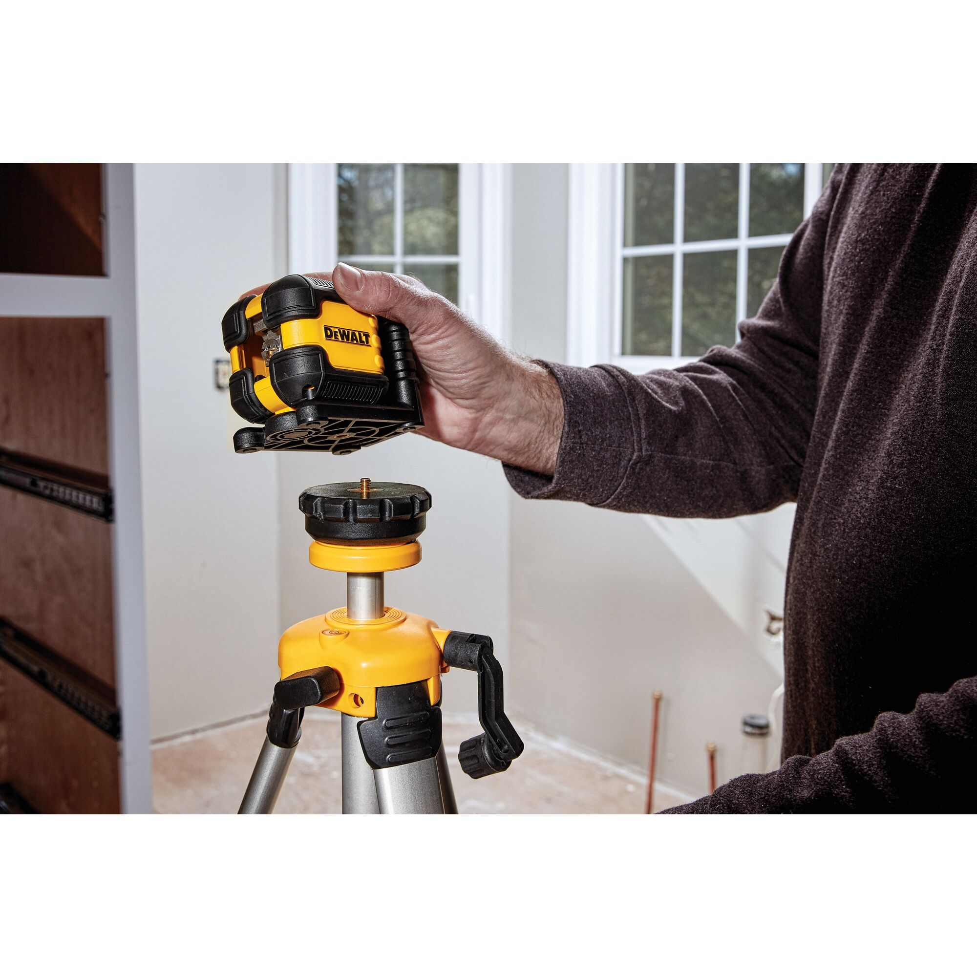 Dewalt dw088l 12v cross line 2024 laser