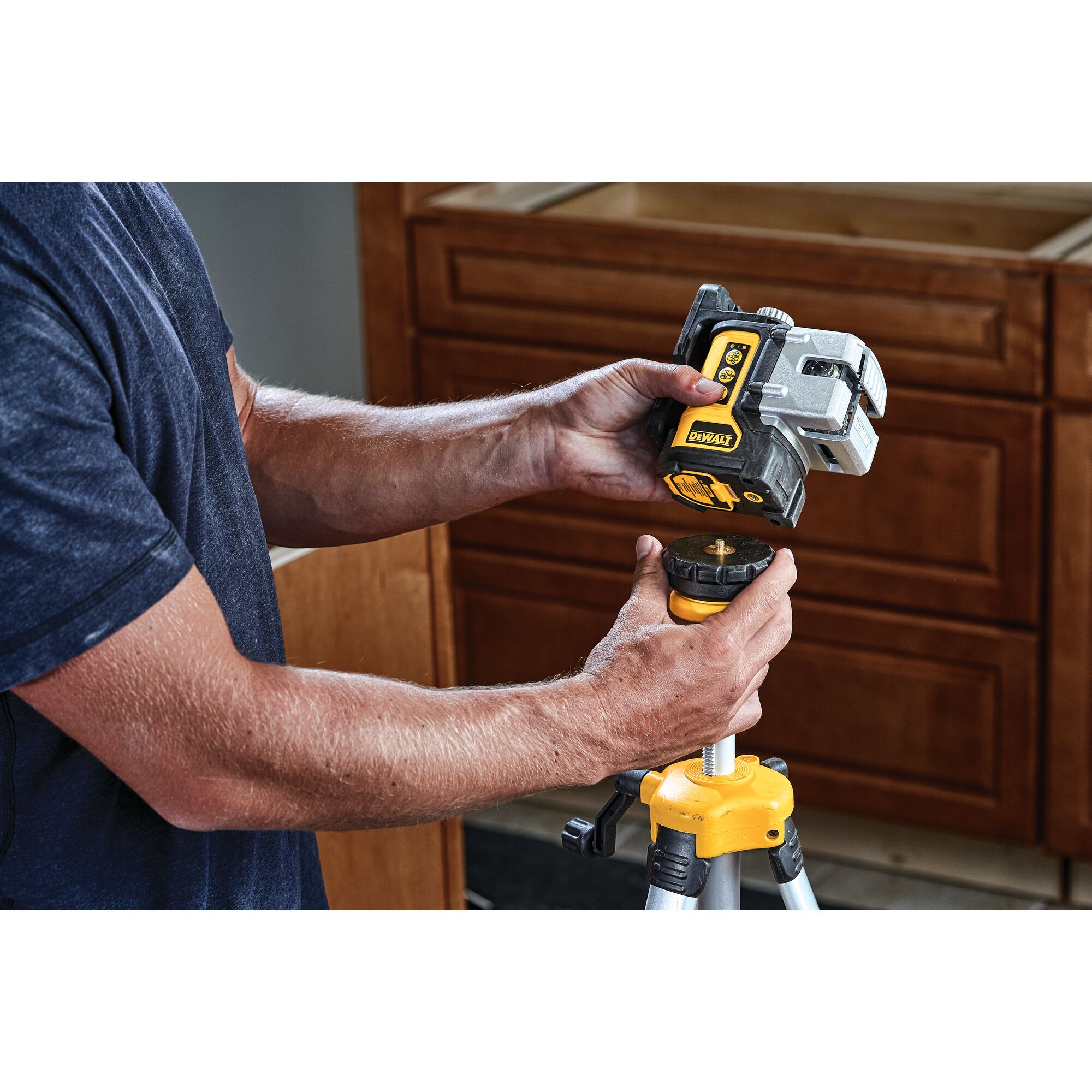 3 Line Green Laser Level DEWALT