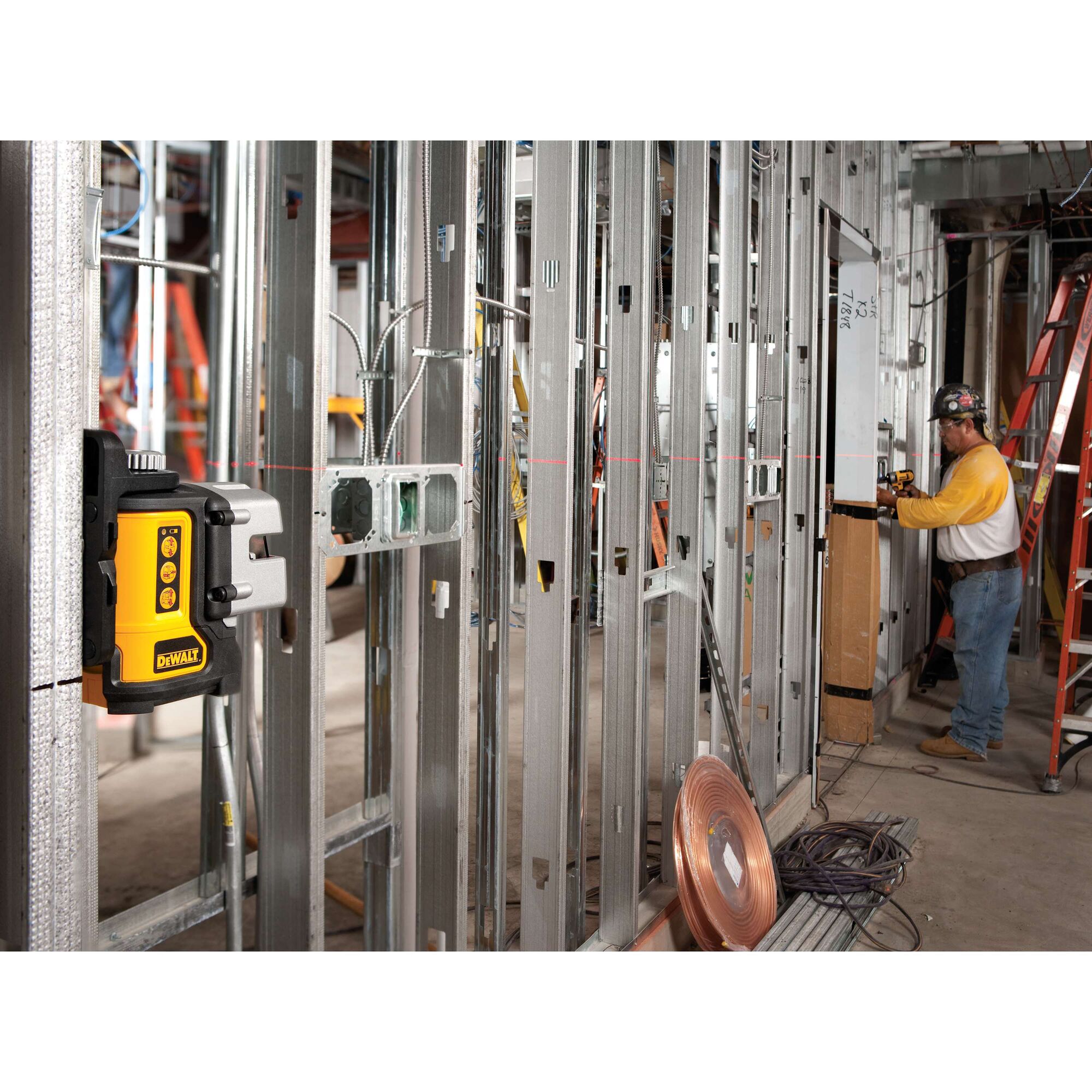 3 BEAM LINE LASER | DEWALT