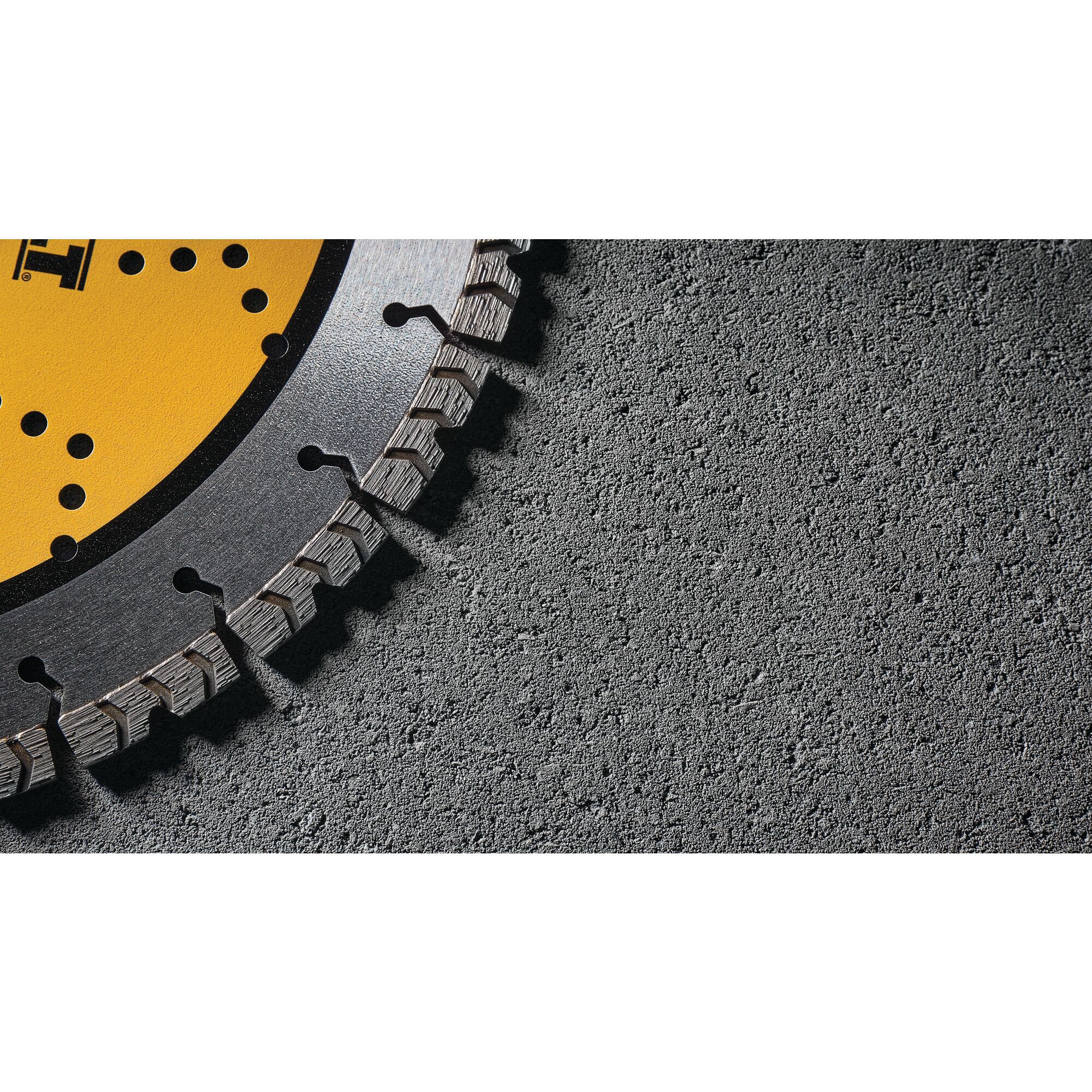 XP4 Reinforced Concrete Segmented Diamond Blade DEWALT