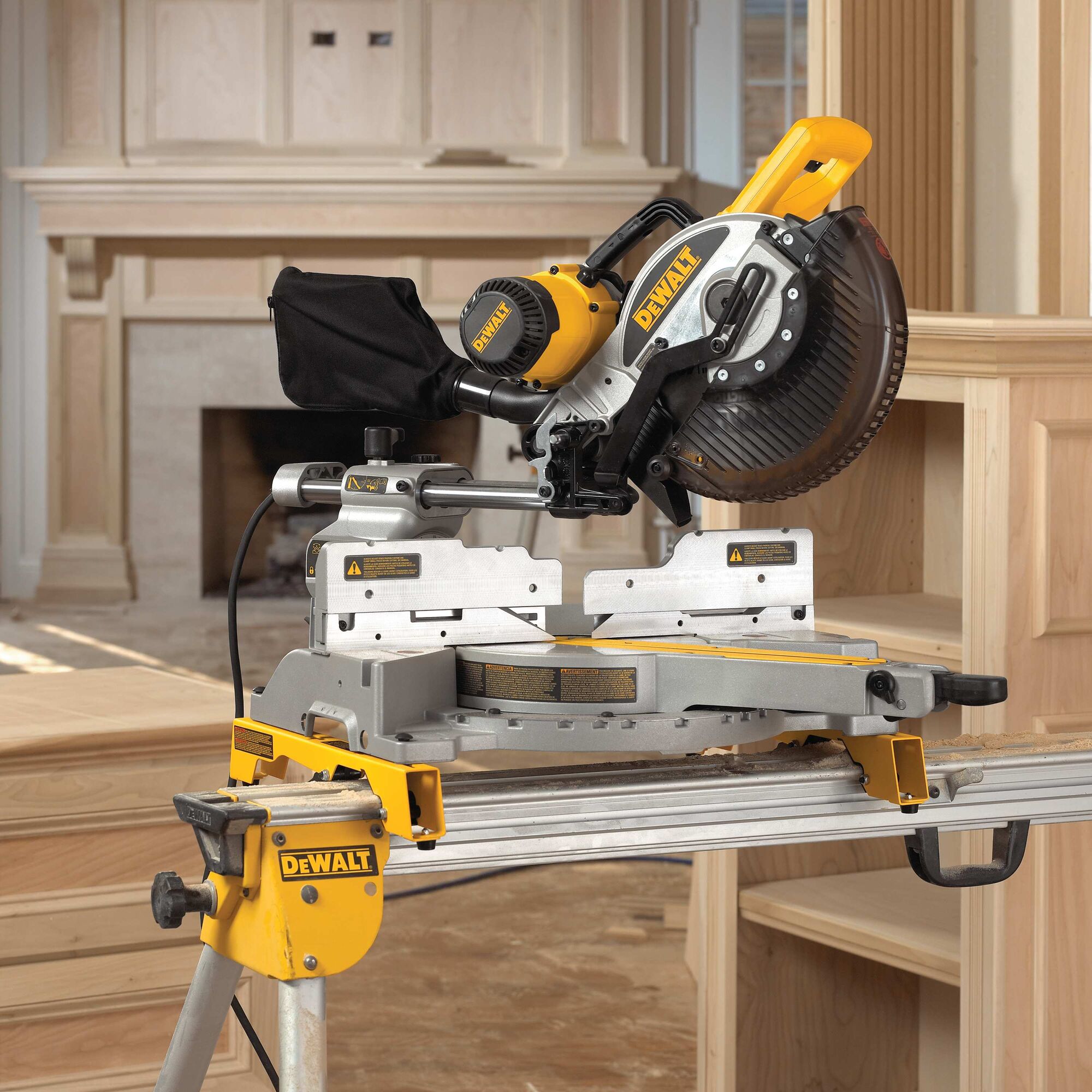 Dewalt flexvolt discount 10 miter saw