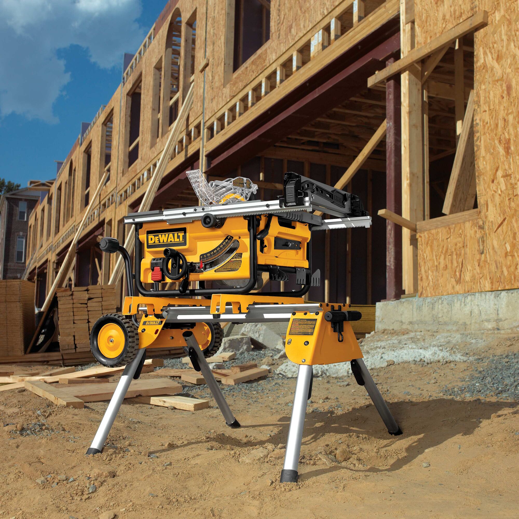 Rolling table saw stand DEWALT