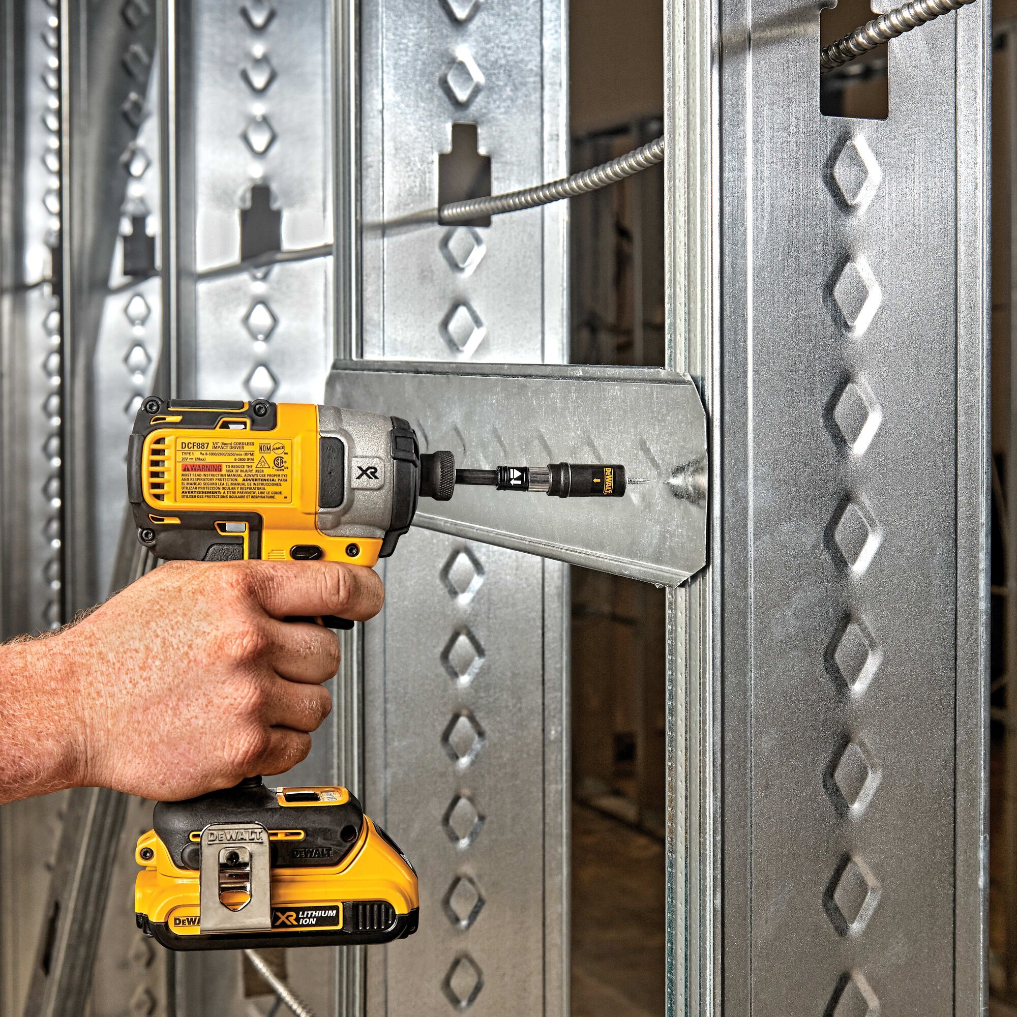 Dewalt max impact magnetic screw online lock