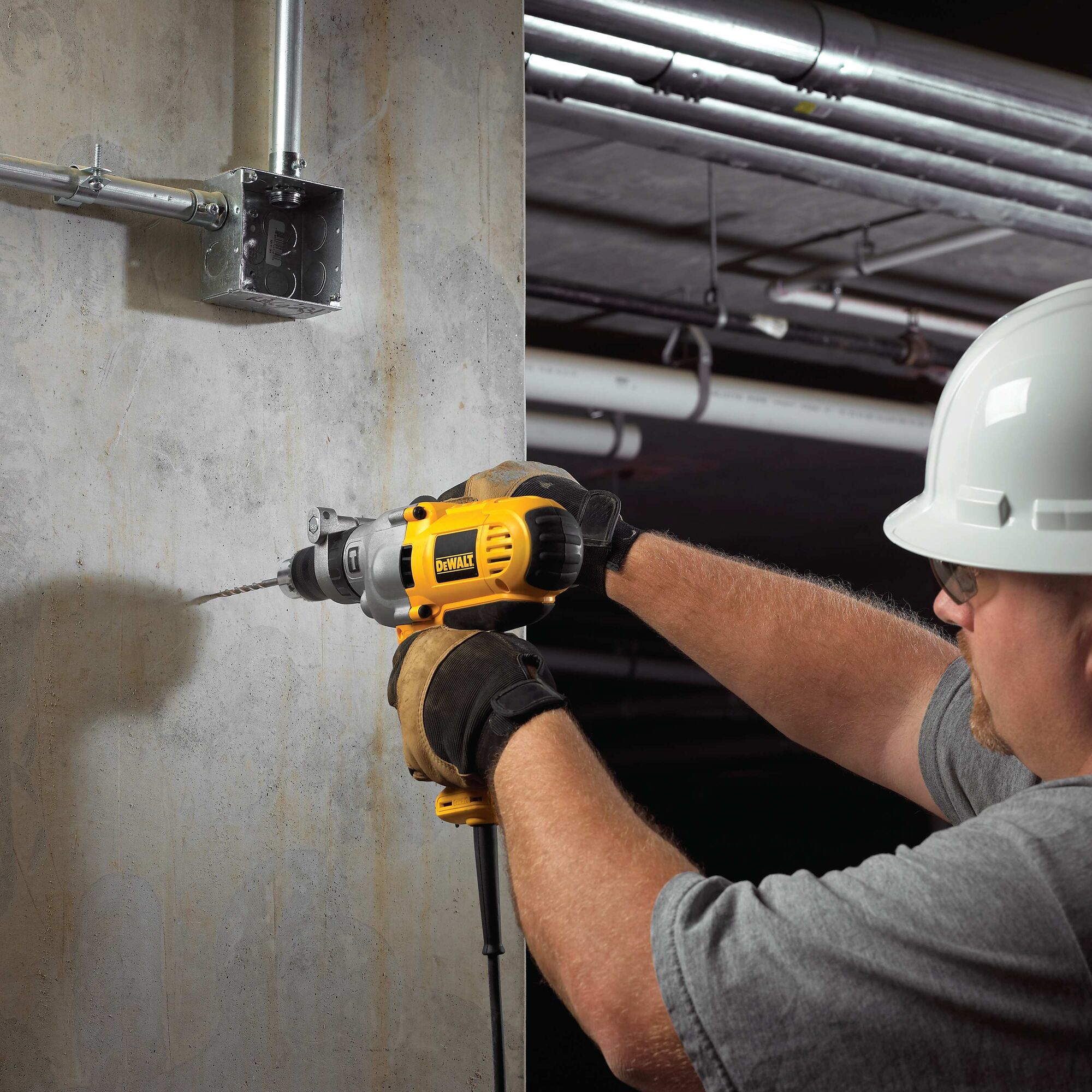 1/2 in. VSR™ Mid-Handle Grip Hammer Drill Kit | DEWALT