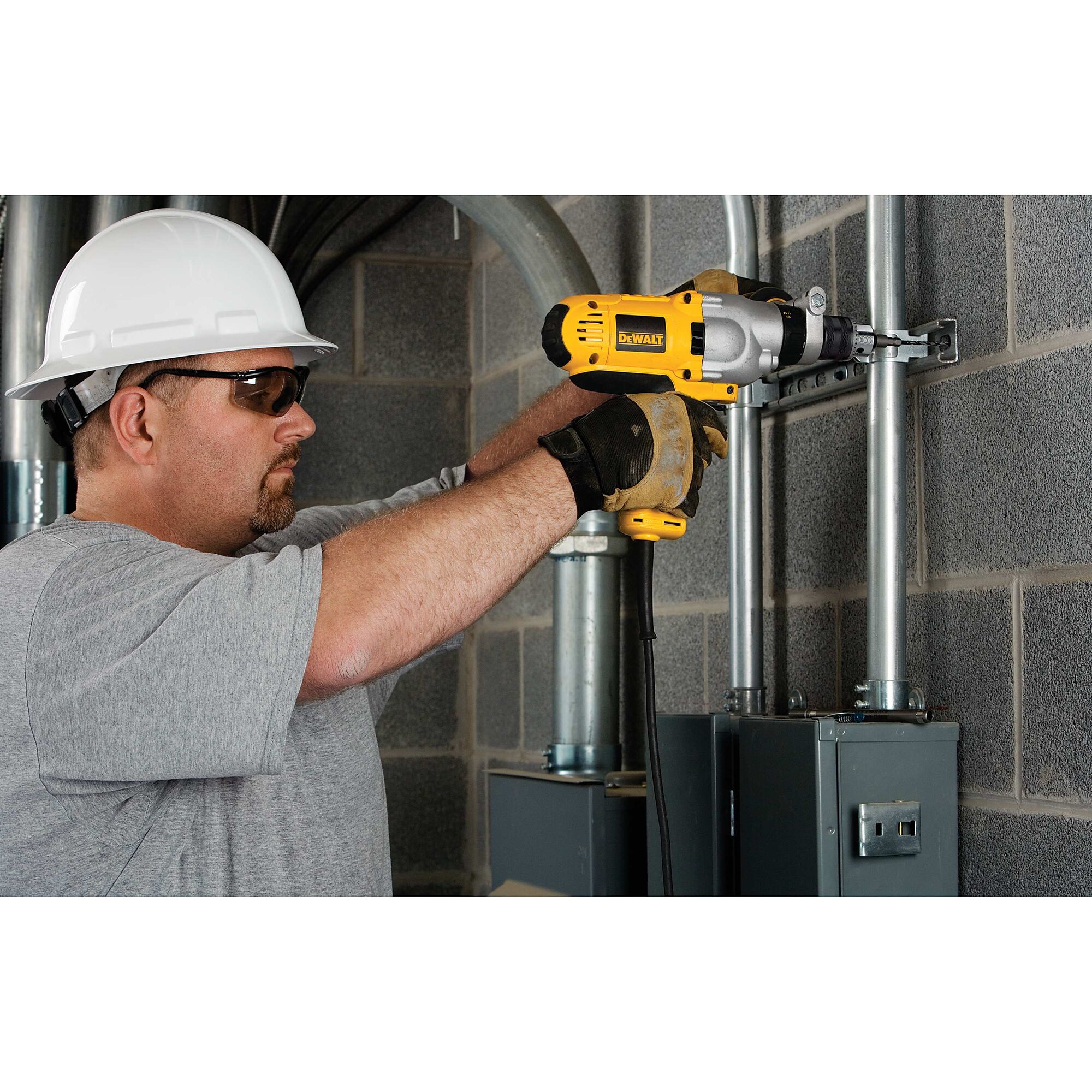 1/2 in. VSR™ Mid-Handle Grip Hammer Drill Kit | DEWALT