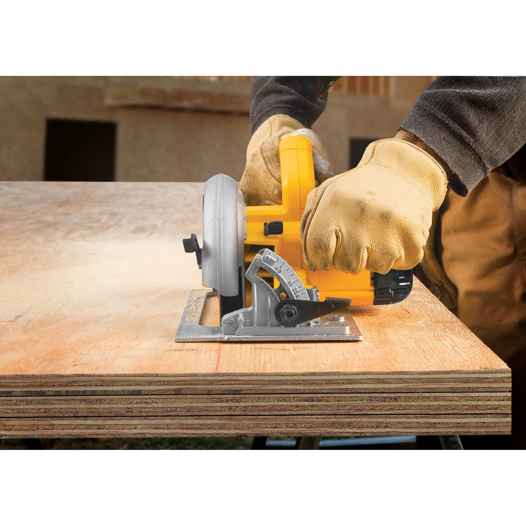 7 1 4 in. Lightweight Circular Saw DEWALT