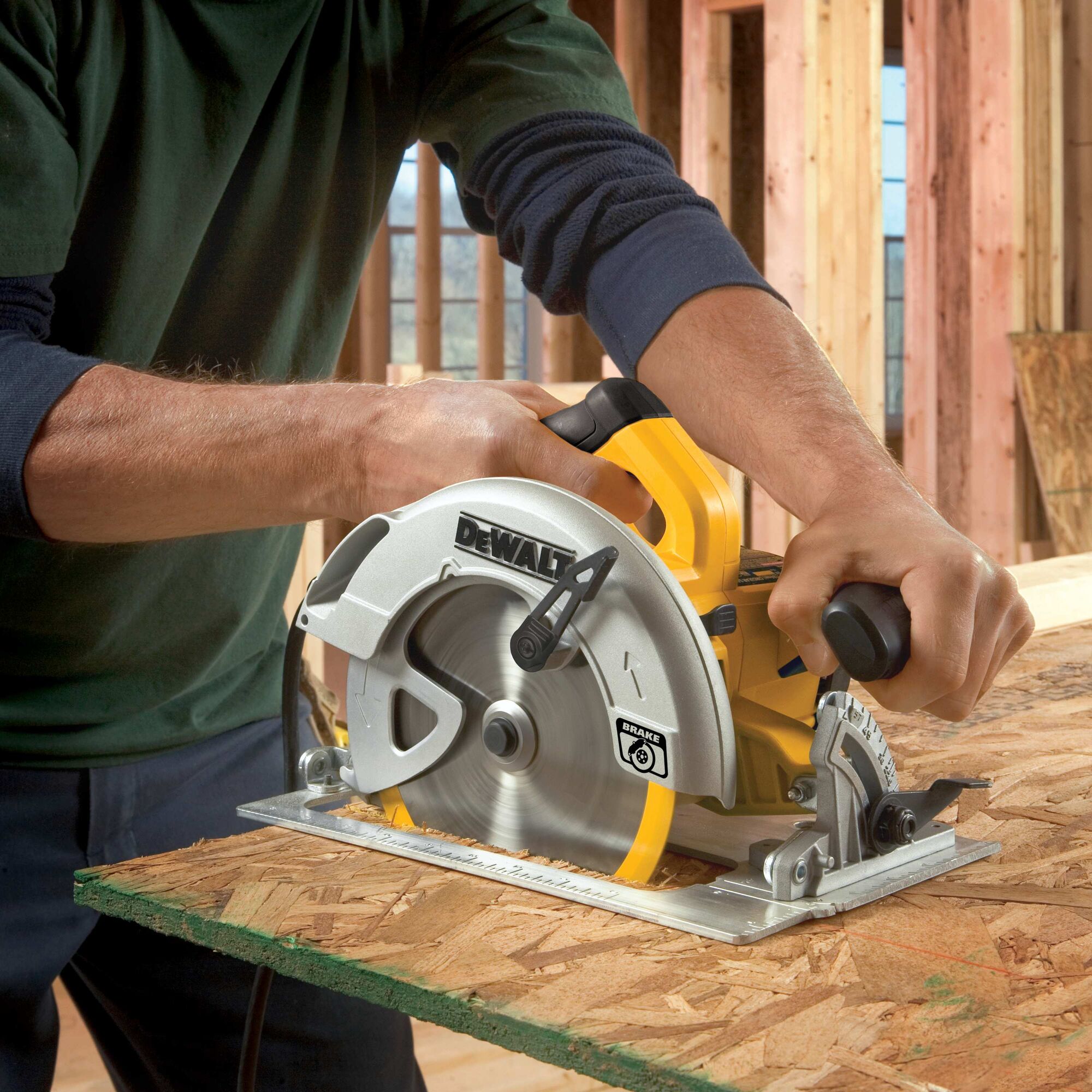 Dewalt 575 best sale circular saw